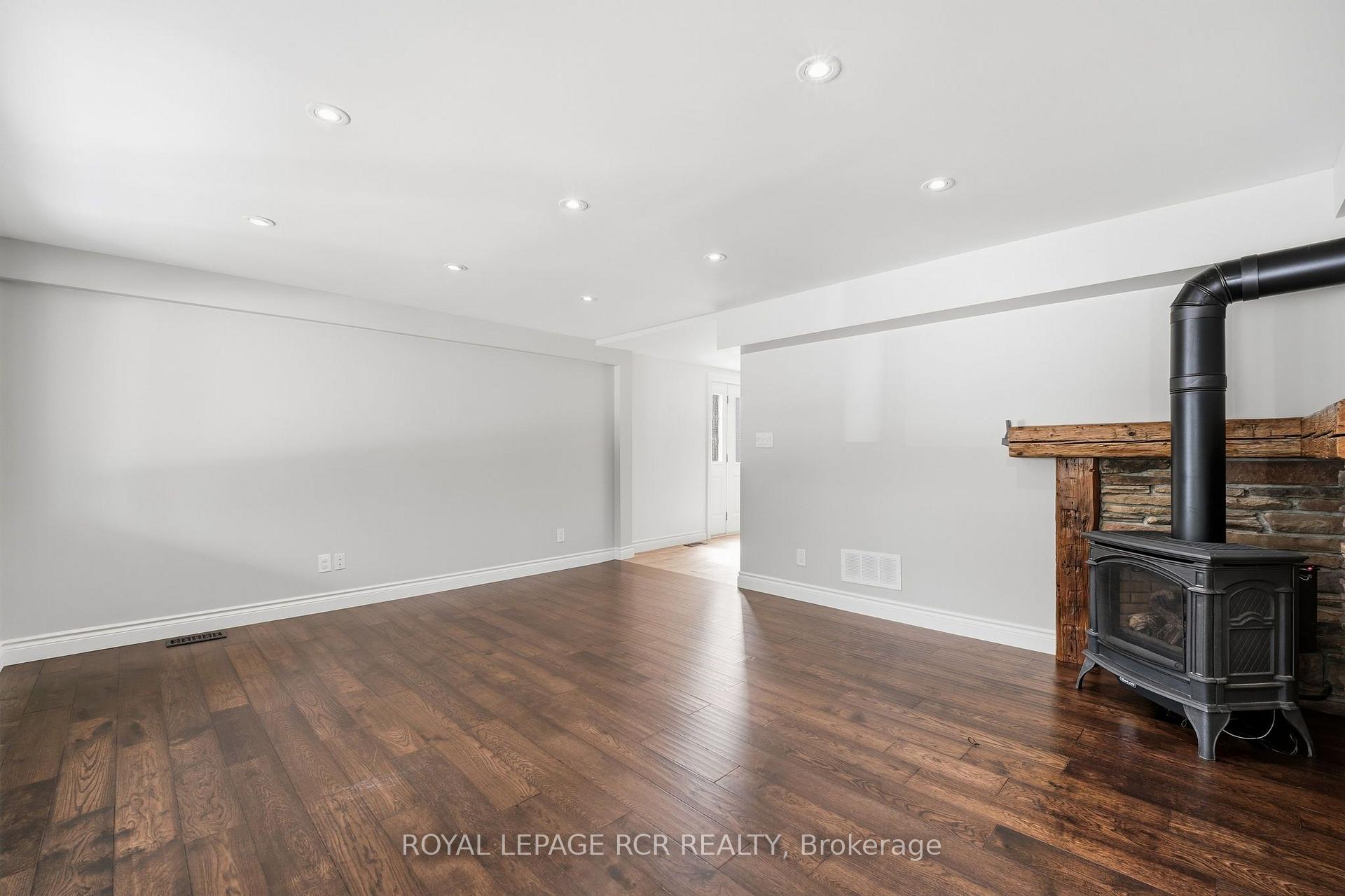 Photo 5 of 113 Main Street, King, Schomberg — HOMEH
