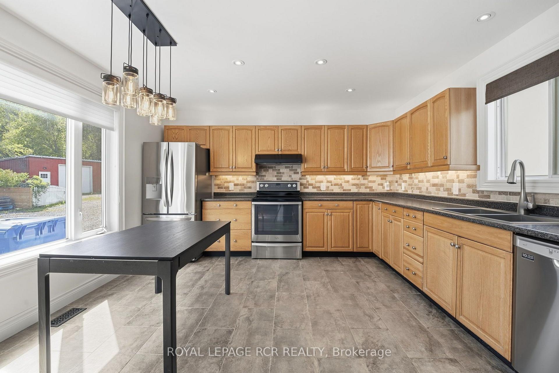 Photo 10 of 113 Main Street, King, Schomberg — HOMEH