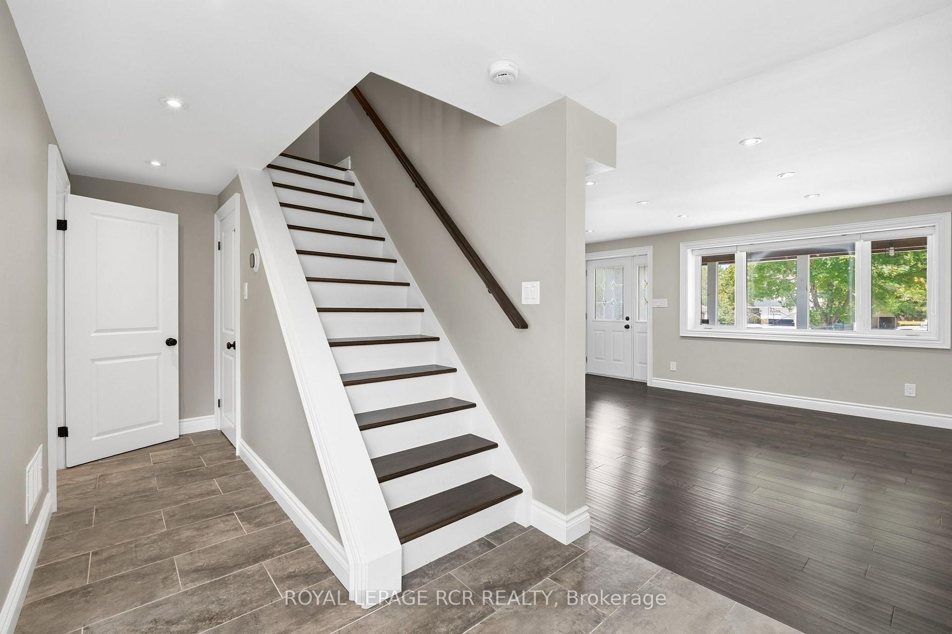 Photo 12 of 113 Main Street, King, Schomberg — HOMEH