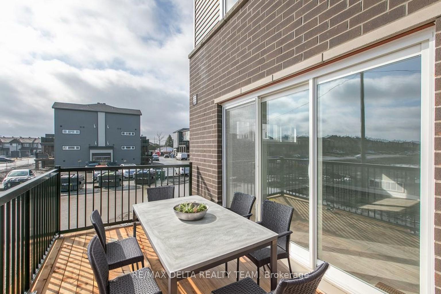 Photo 7 of Unit Unit D, 701 Amberwing Private, Ottawa, Avalon West — HOMEH