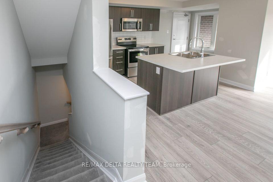 Photo 9 of Unit Unit D, 701 Amberwing Private, Ottawa, Avalon West — HOMEH