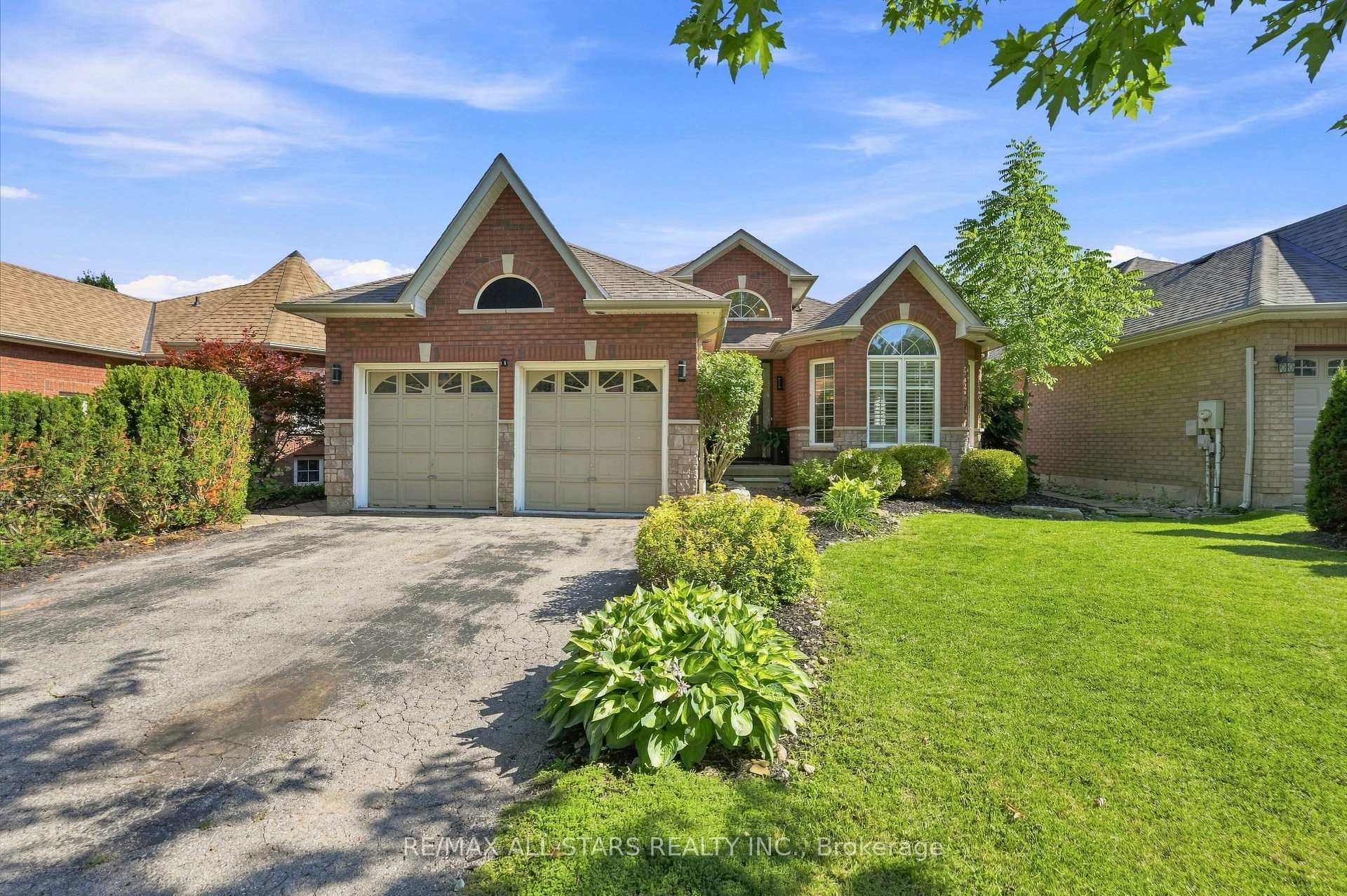 Photo 2 of 15 Ivygreen Road, Georgina, Historic Lakeshore Communities — HOMEH