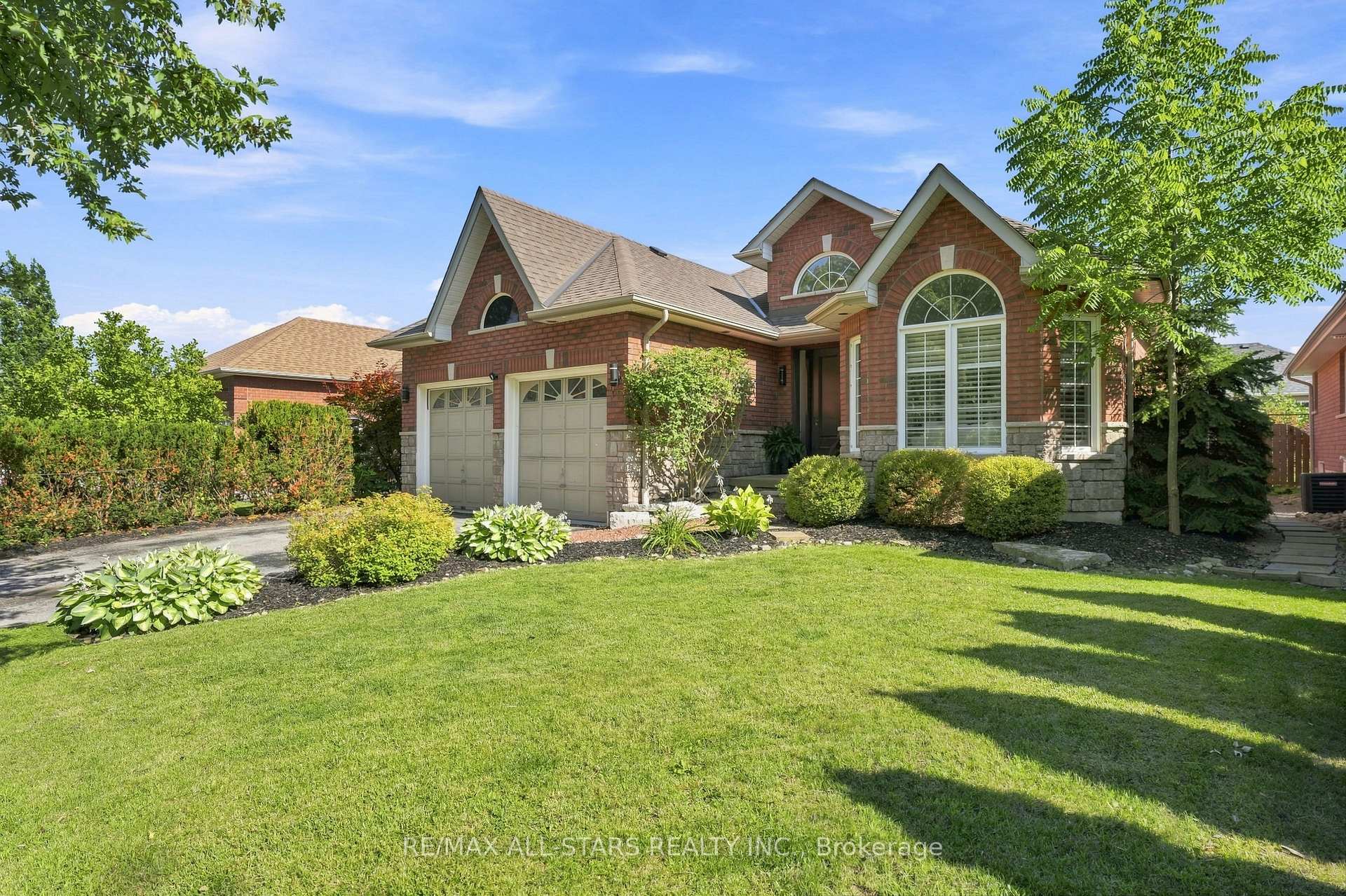 Photo 3 of 15 Ivygreen Road, Georgina, Historic Lakeshore Communities — HOMEH