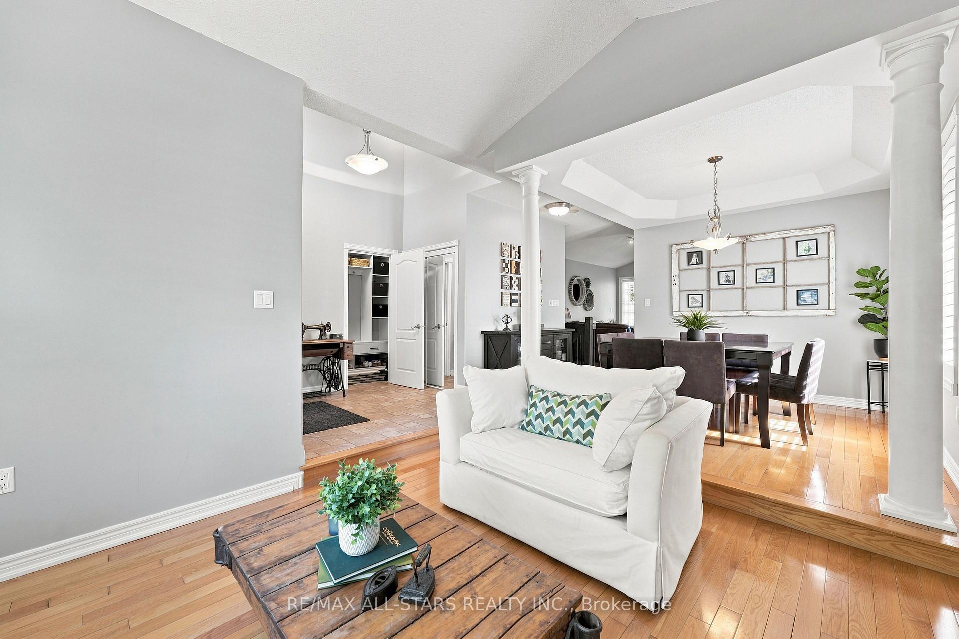 Photo 12 of 15 Ivygreen Road, Georgina, Historic Lakeshore Communities — HOMEH