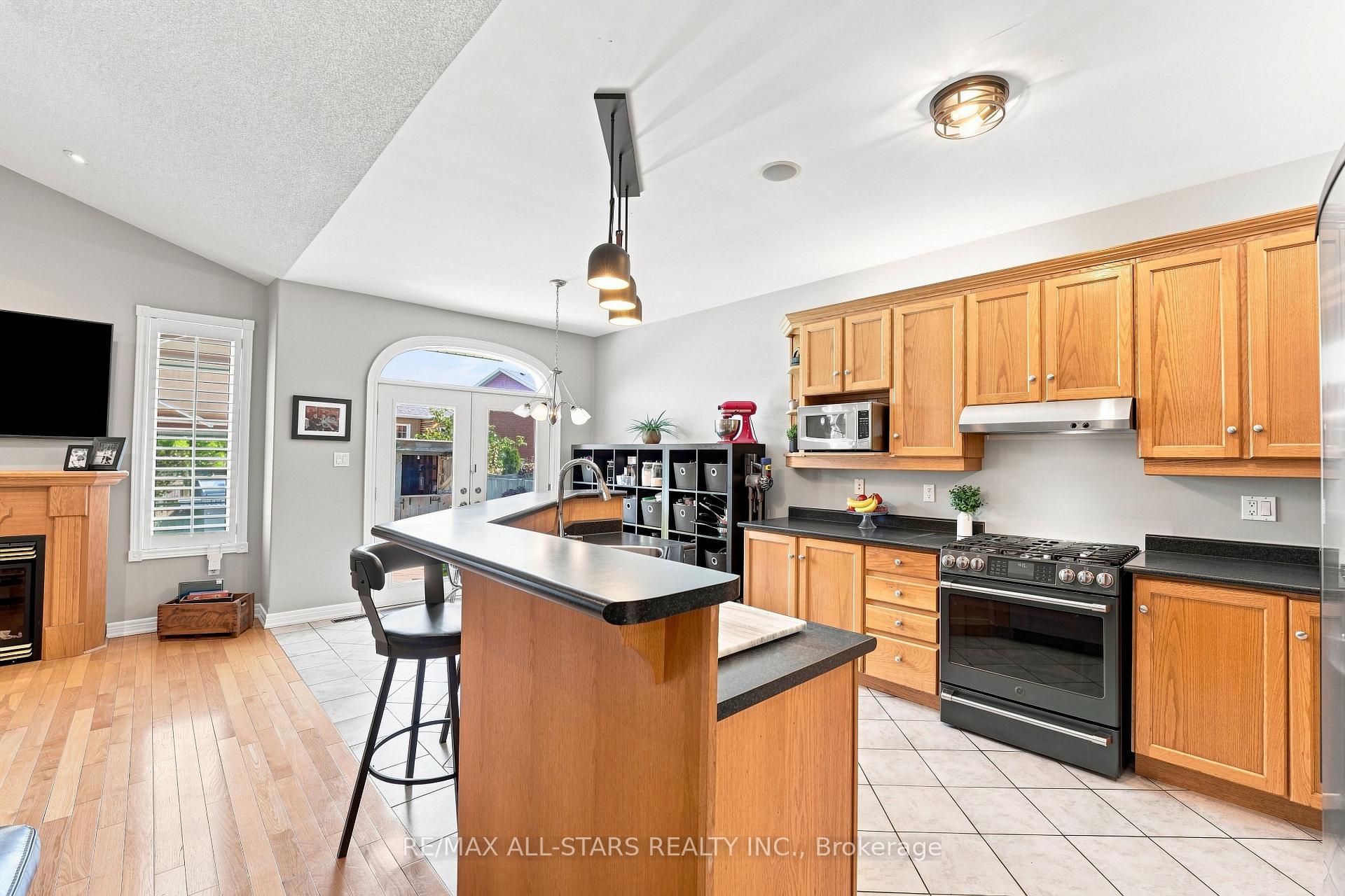 Photo 13 of 15 Ivygreen Road, Georgina, Historic Lakeshore Communities — HOMEH