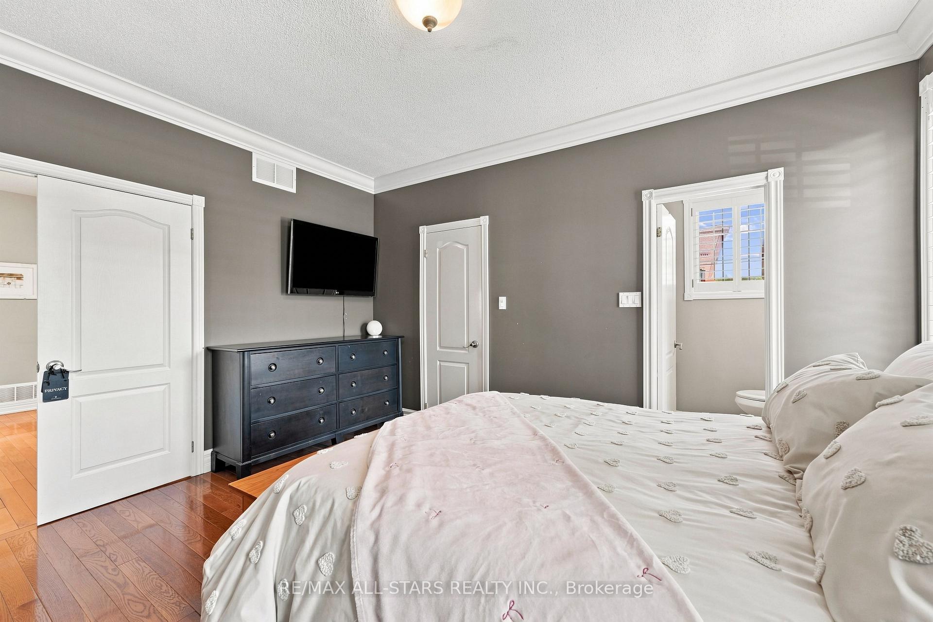 Photo 21 of 15 Ivygreen Road, Georgina, Historic Lakeshore Communities — HOMEH