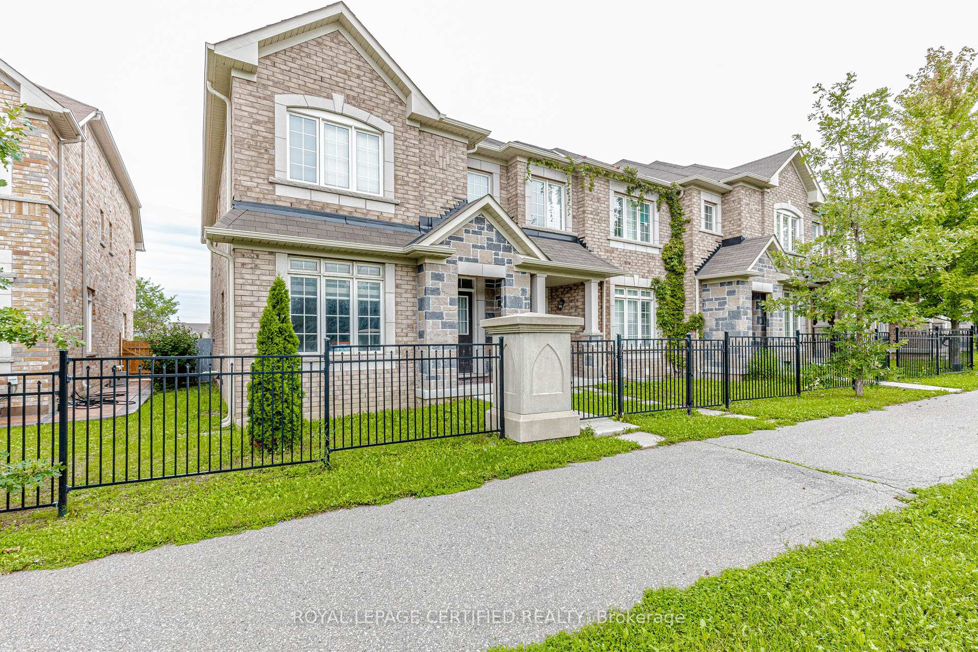 Photo 2 of 66 Hatton Court, Brampton, Credit Valley — HOMEH