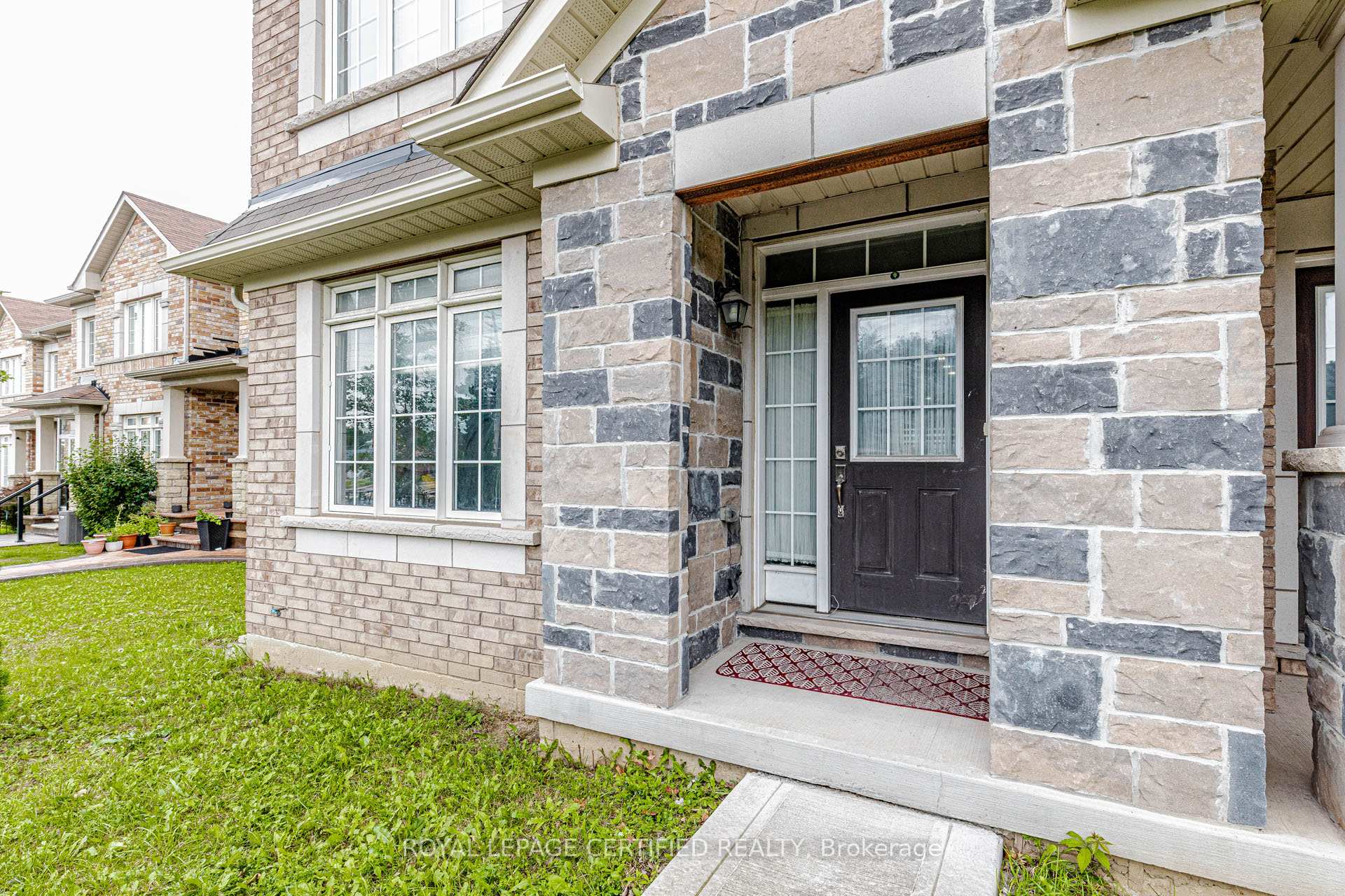 Photo 3 of 66 Hatton Court, Brampton, Credit Valley — HOMEH