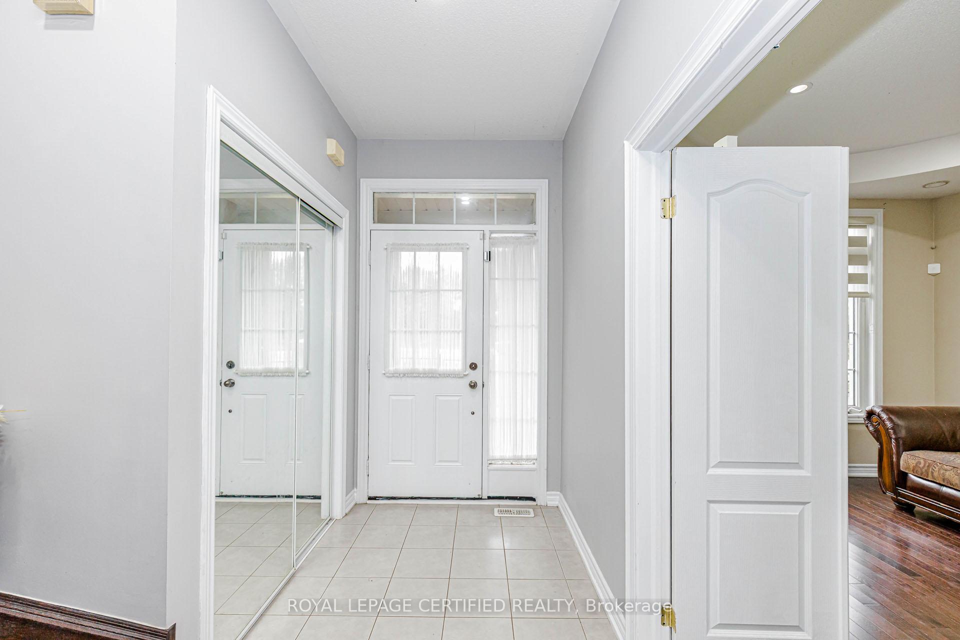 Photo 4 of 66 Hatton Court, Brampton, Credit Valley — HOMEH