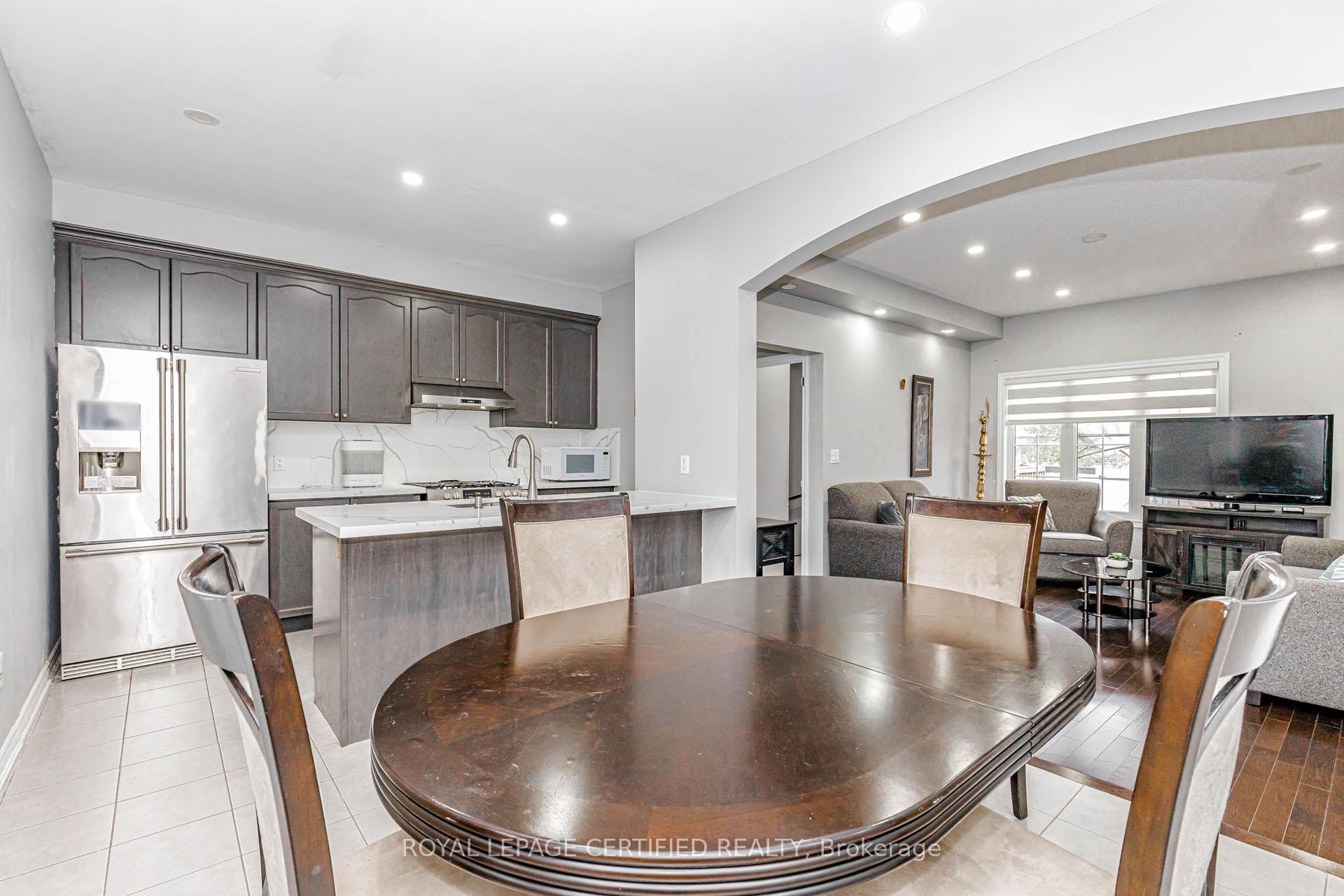 Photo 5 of 66 Hatton Court, Brampton, Credit Valley — HOMEH