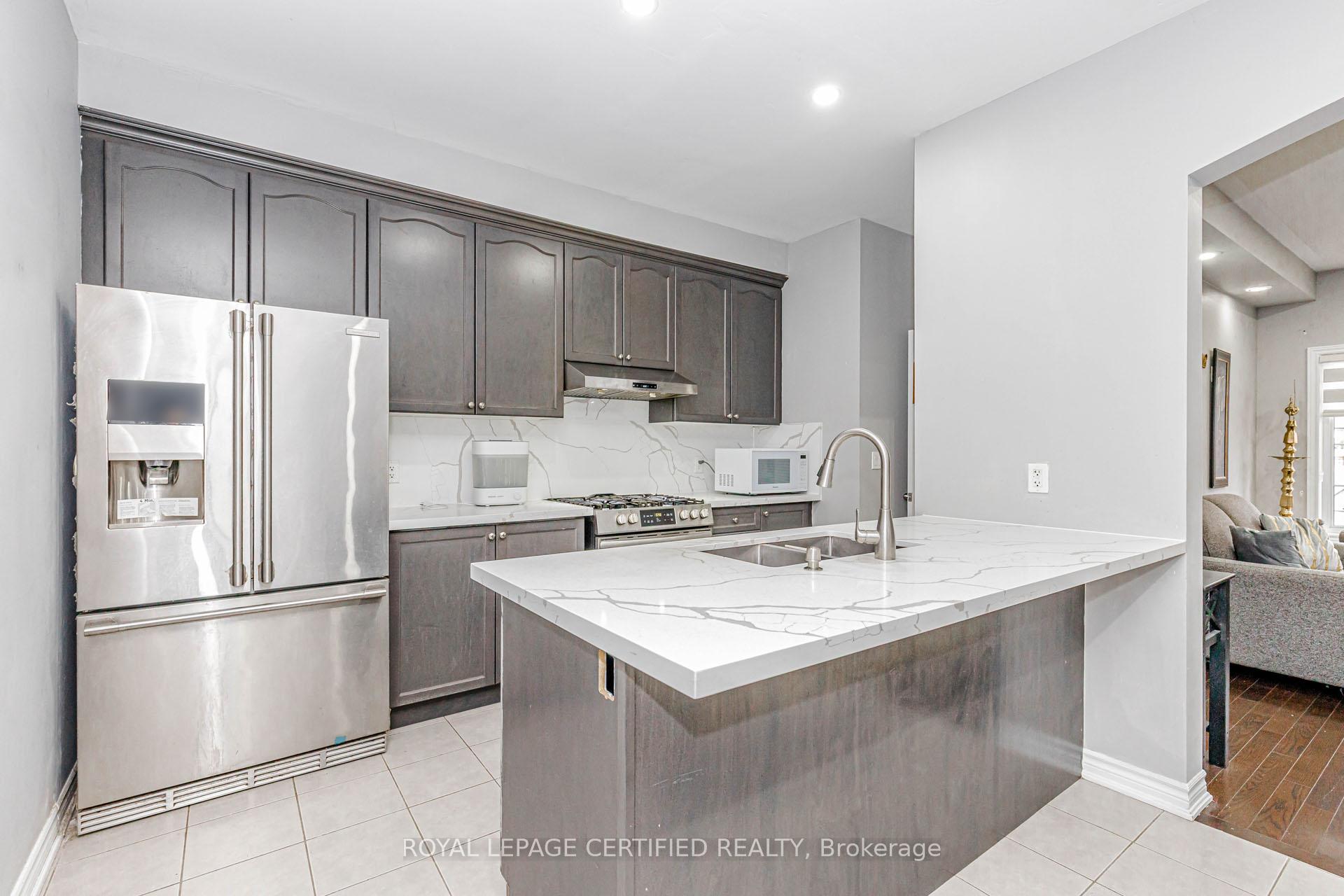 Photo 6 of 66 Hatton Court, Brampton, Credit Valley — HOMEH