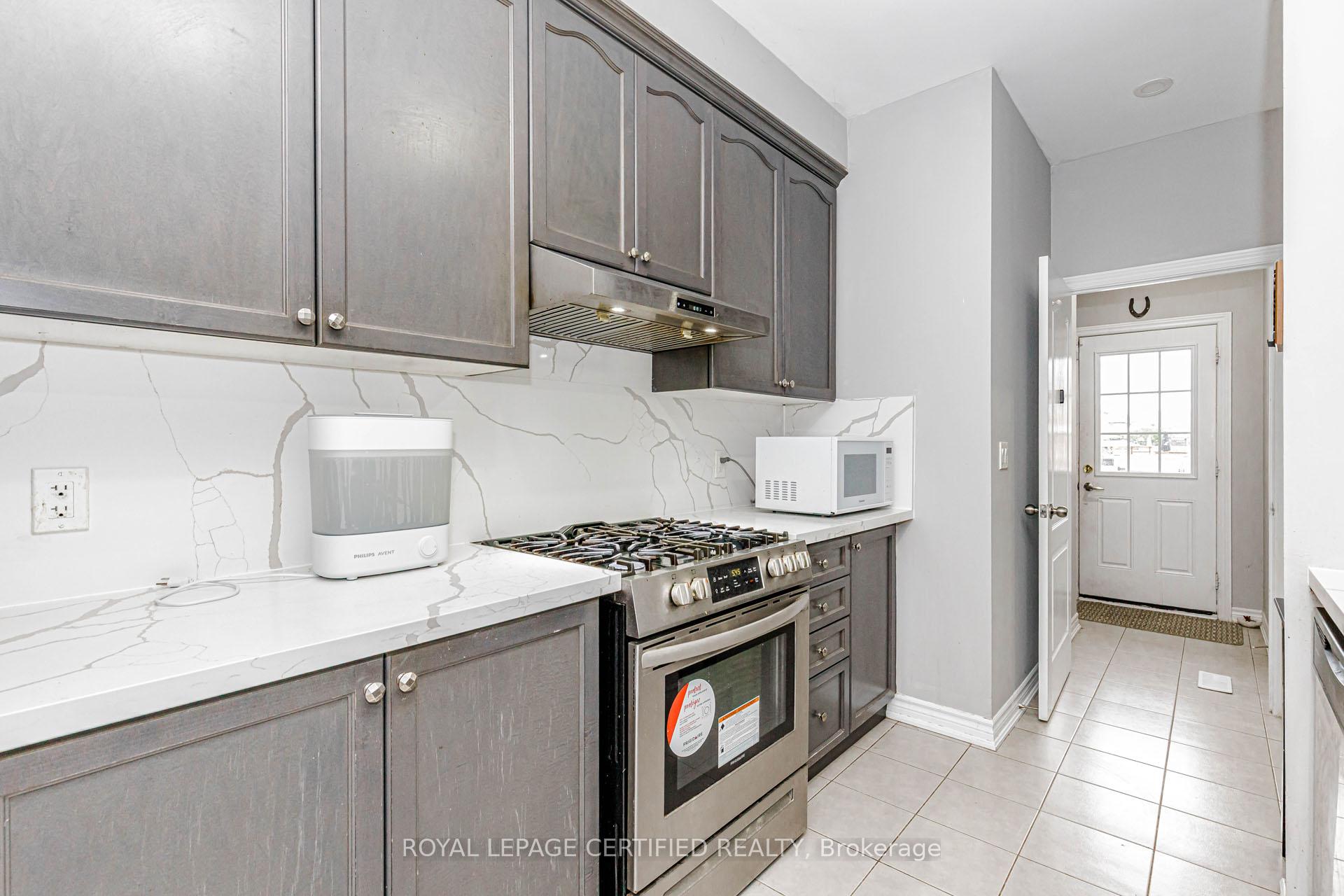 Photo 7 of 66 Hatton Court, Brampton, Credit Valley — HOMEH
