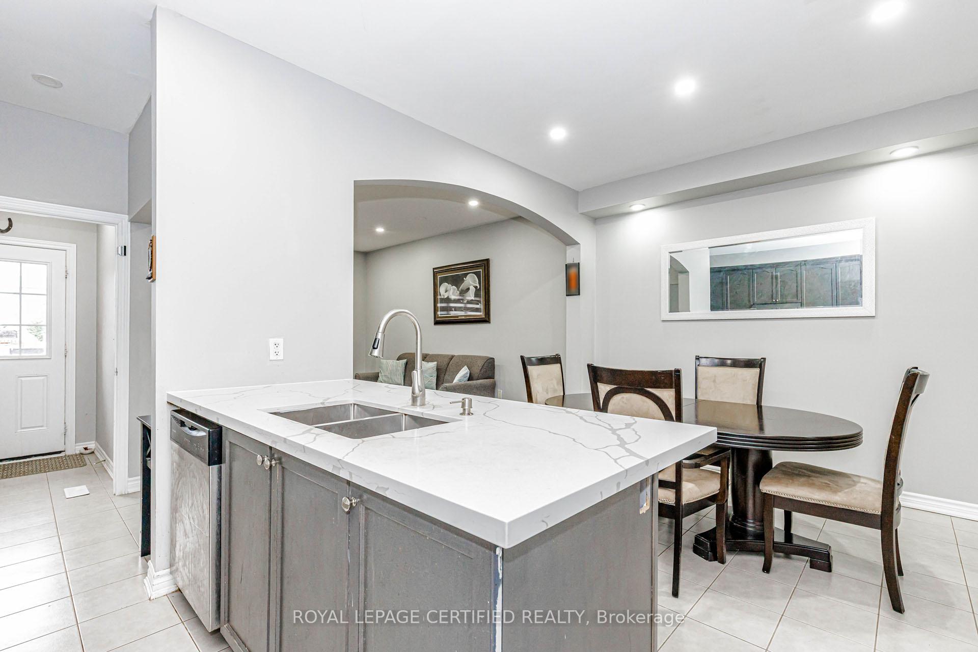 Photo 9 of 66 Hatton Court, Brampton, Credit Valley — HOMEH
