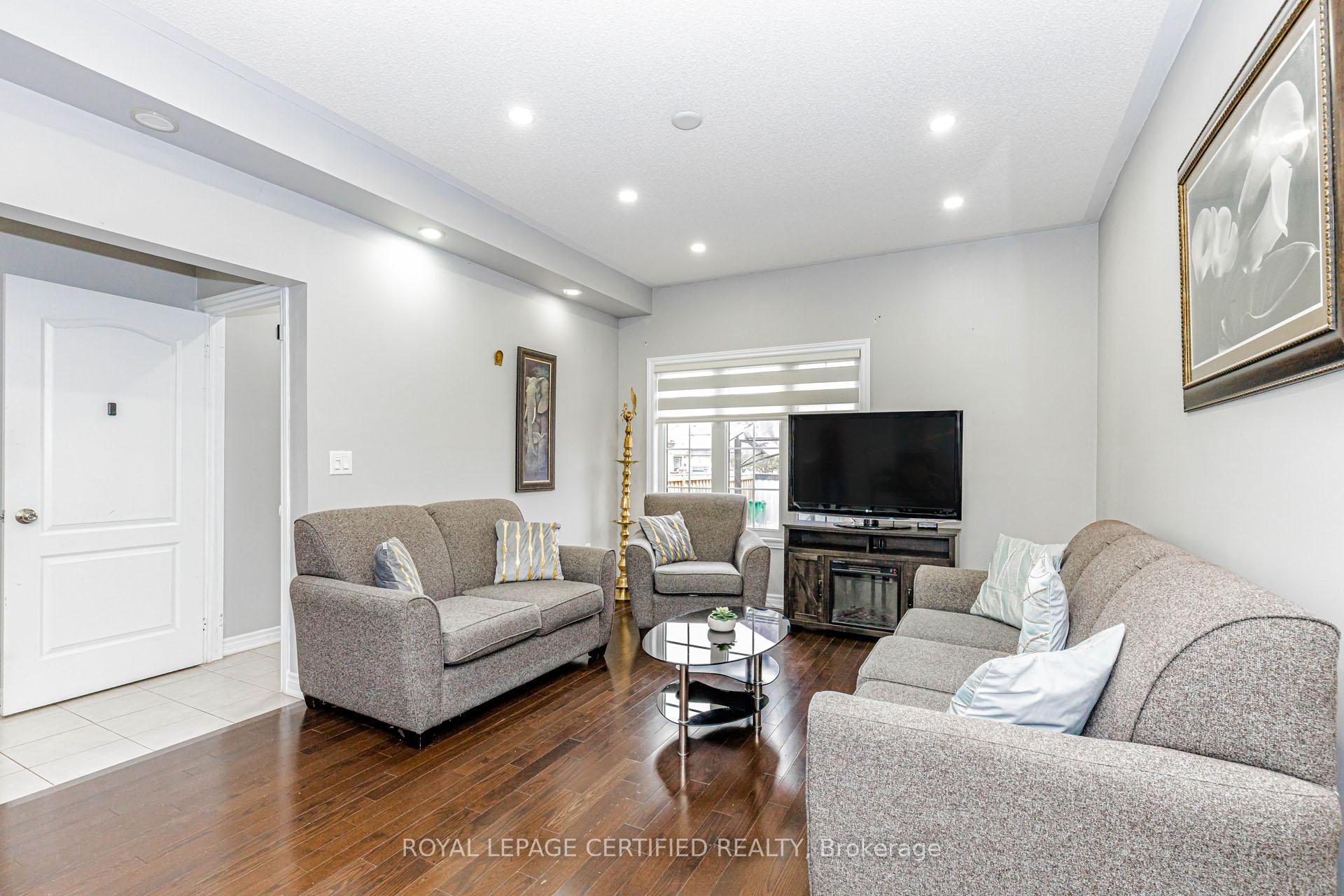 Photo 11 of 66 Hatton Court, Brampton, Credit Valley — HOMEH