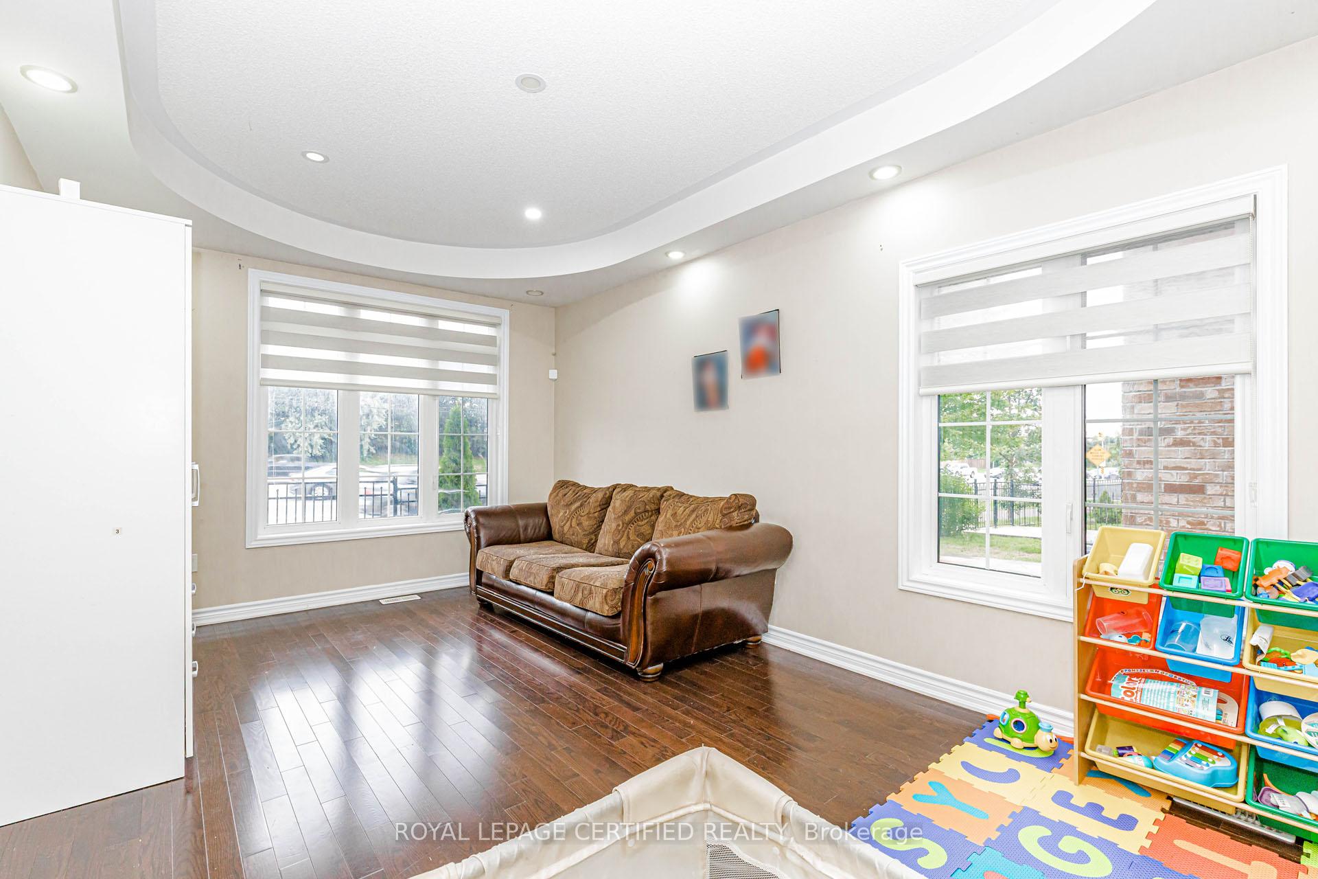Photo 13 of 66 Hatton Court, Brampton, Credit Valley — HOMEH
