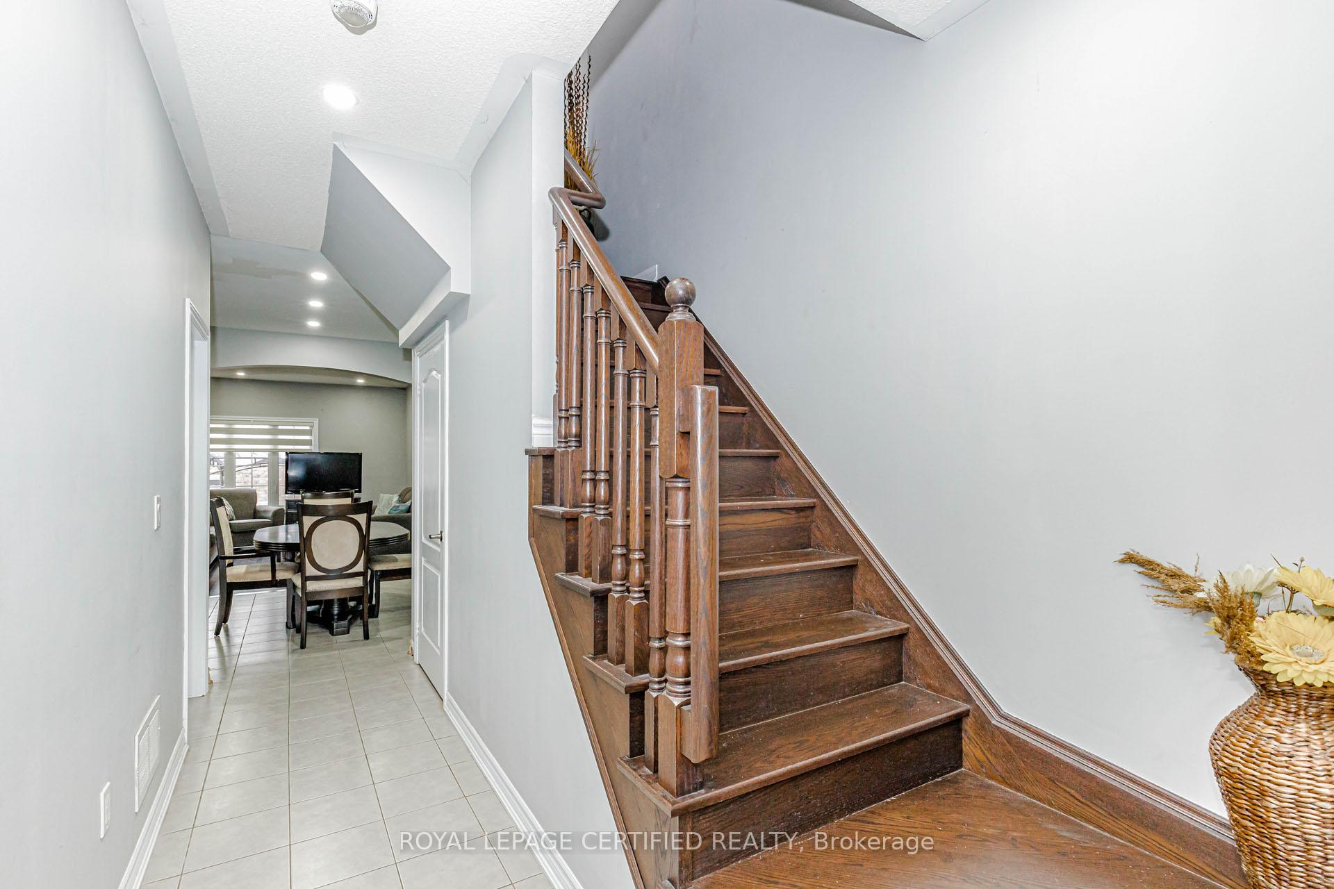 Photo 14 of 66 Hatton Court, Brampton, Credit Valley — HOMEH