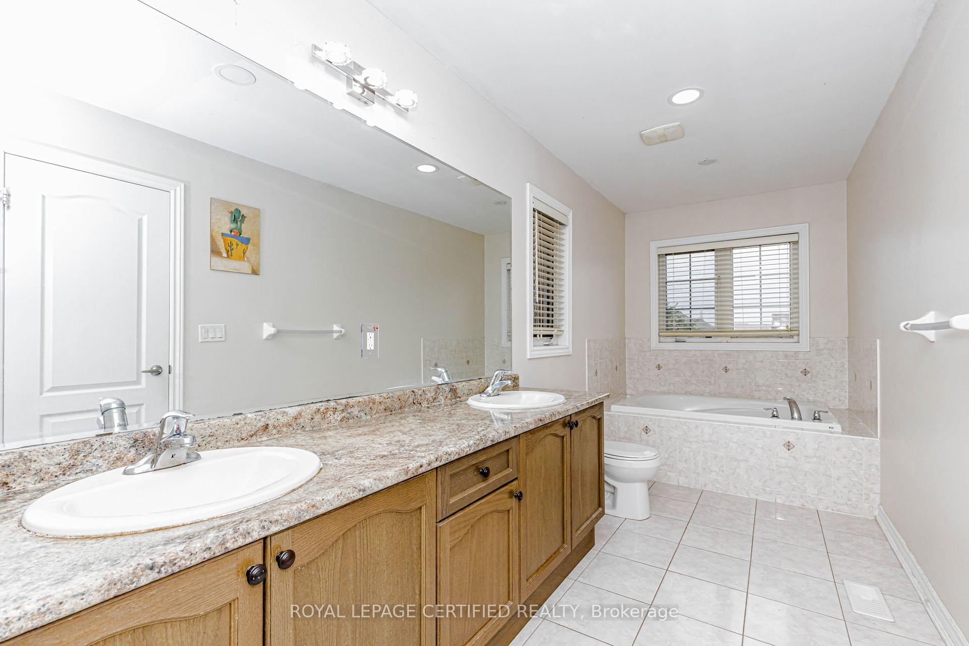 Photo 18 of 66 Hatton Court, Brampton, Credit Valley — HOMEH