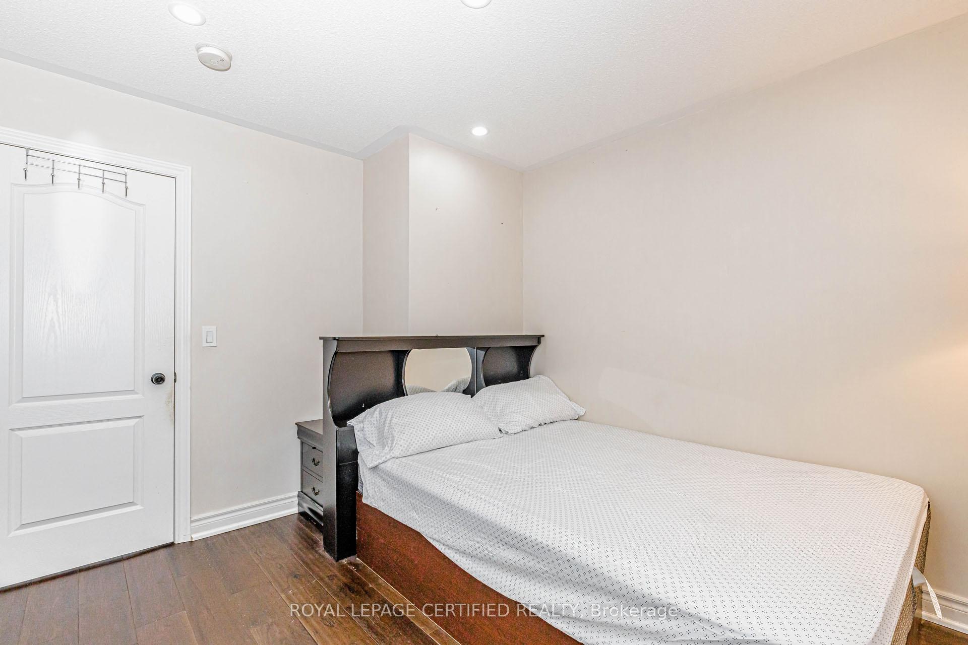 Photo 21 of 66 Hatton Court, Brampton, Credit Valley — HOMEH