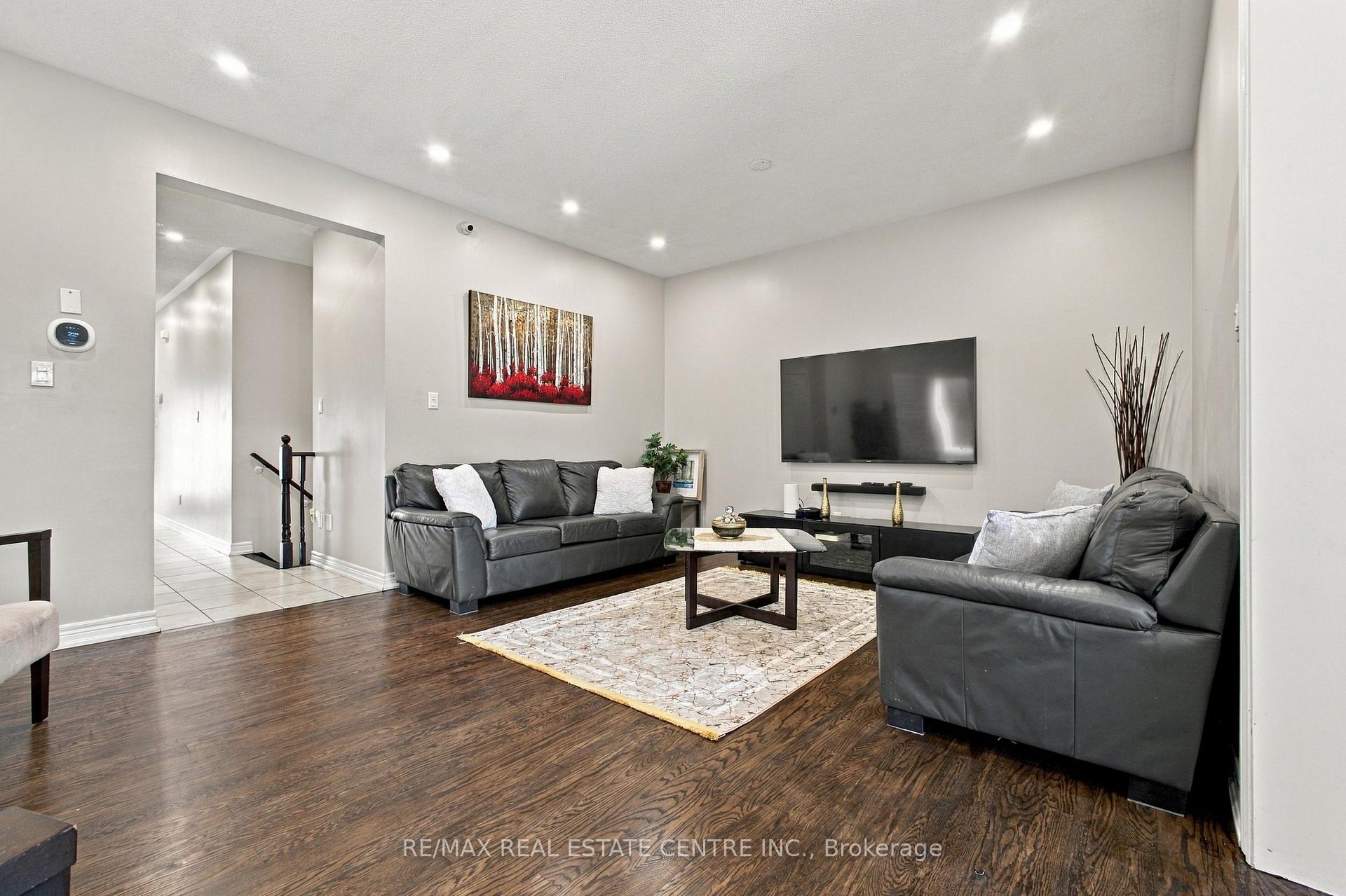 Photo 8 of 28 Banbridge Crescent, Brampton, Credit Valley — HOMEH