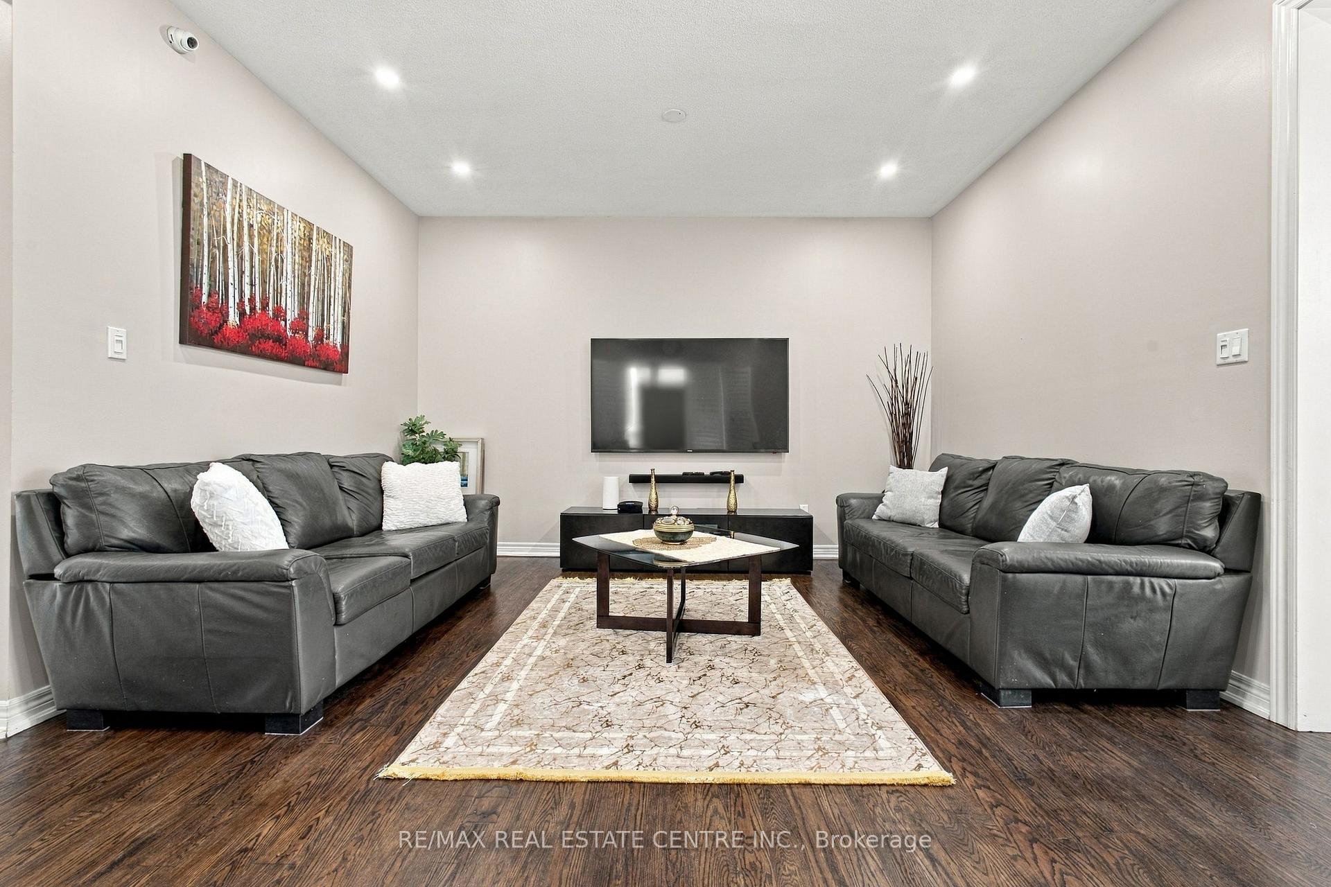 Photo 9 of 28 Banbridge Crescent, Brampton, Credit Valley — HOMEH