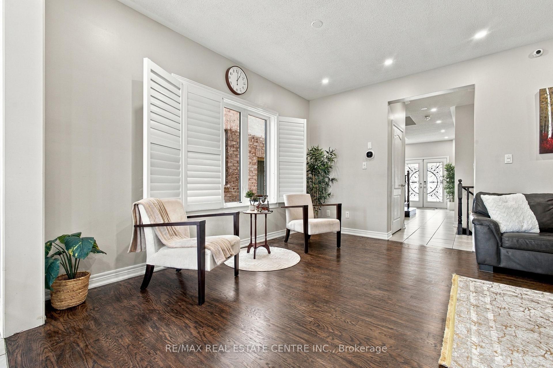 Photo 12 of 28 Banbridge Crescent, Brampton, Credit Valley — HOMEH