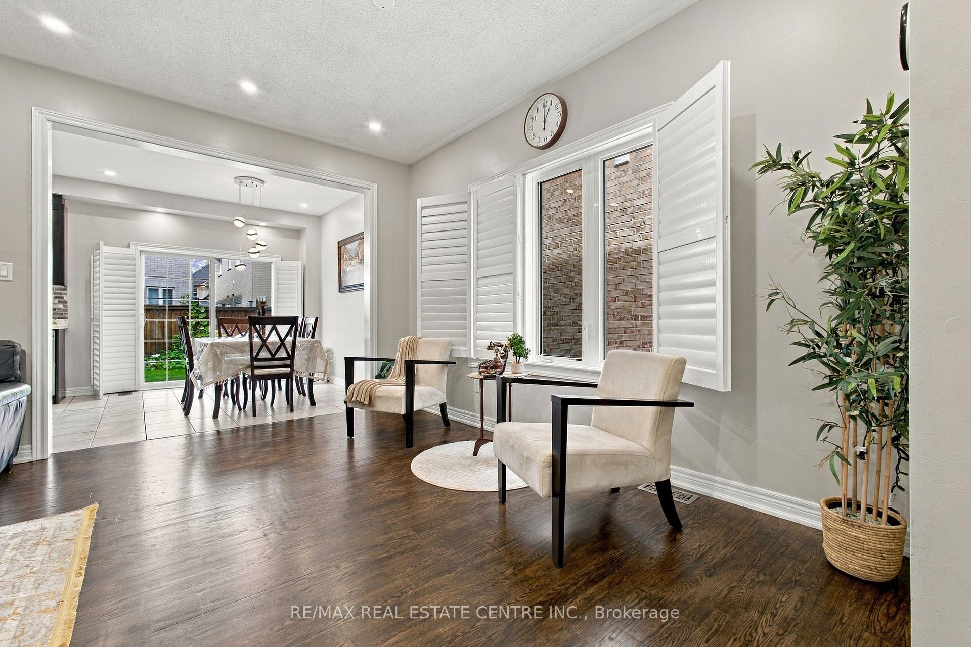 Photo 13 of 28 Banbridge Crescent, Brampton, Credit Valley — HOMEH