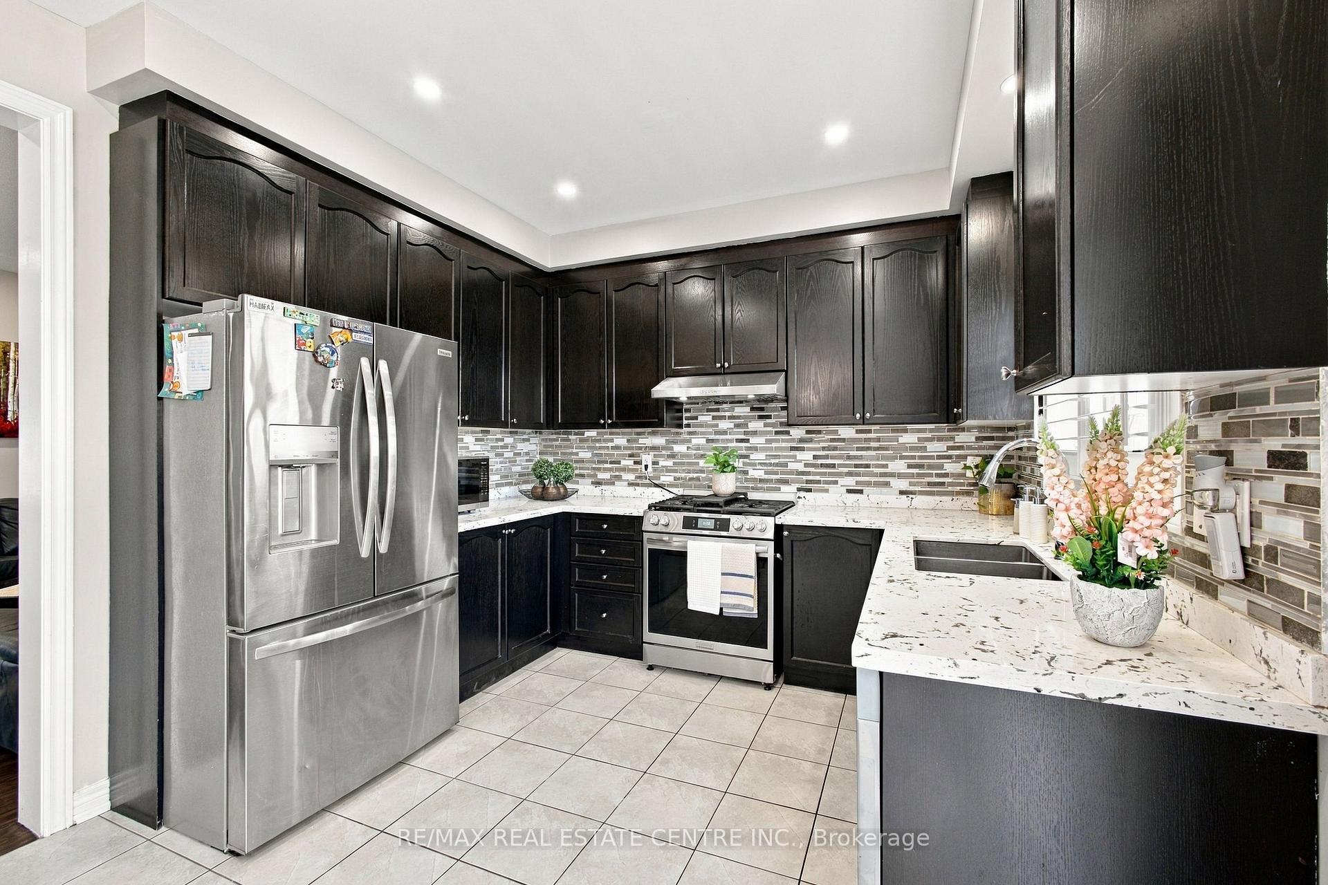 Photo 14 of 28 Banbridge Crescent, Brampton, Credit Valley — HOMEH