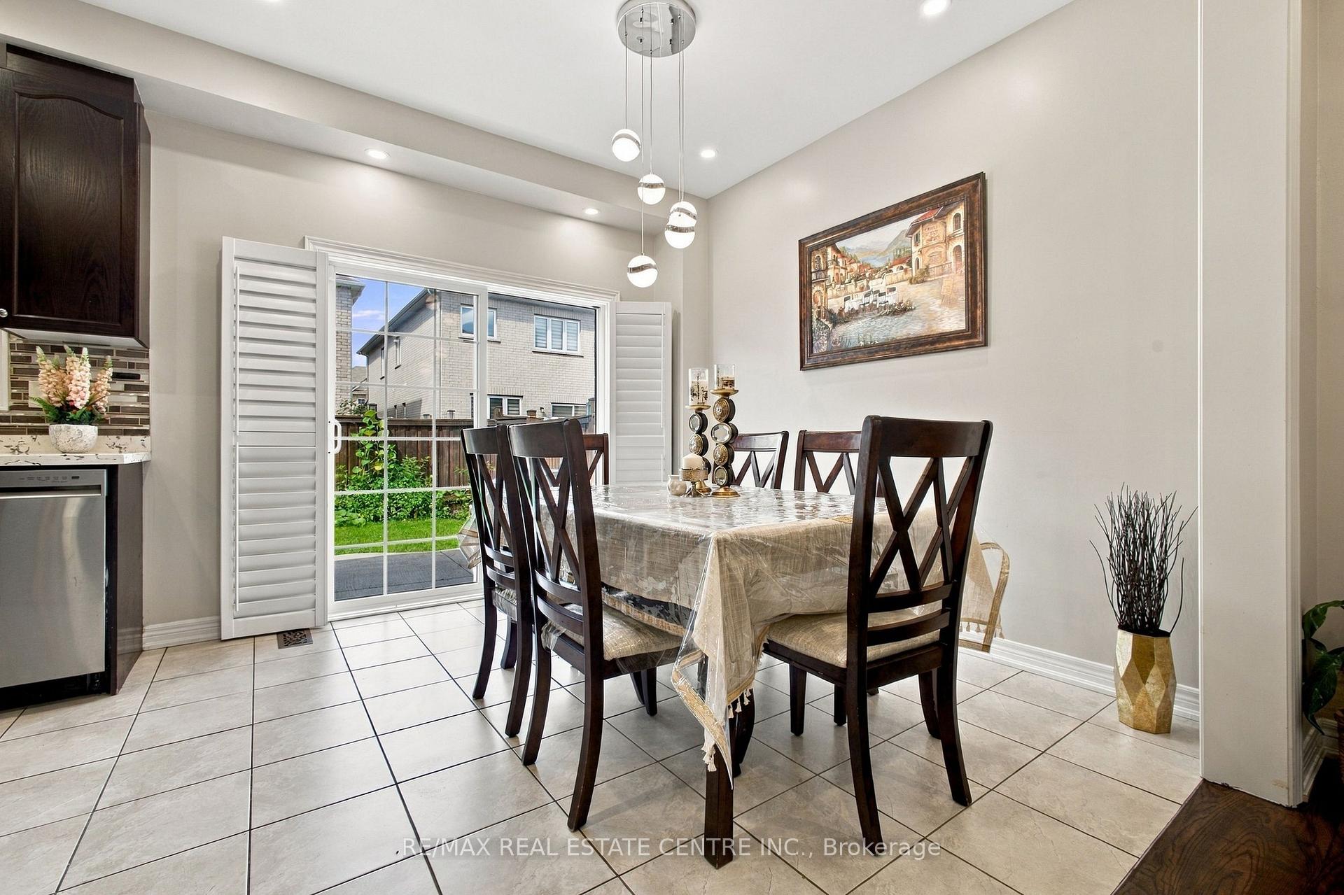 Photo 19 of 28 Banbridge Crescent, Brampton, Credit Valley — HOMEH