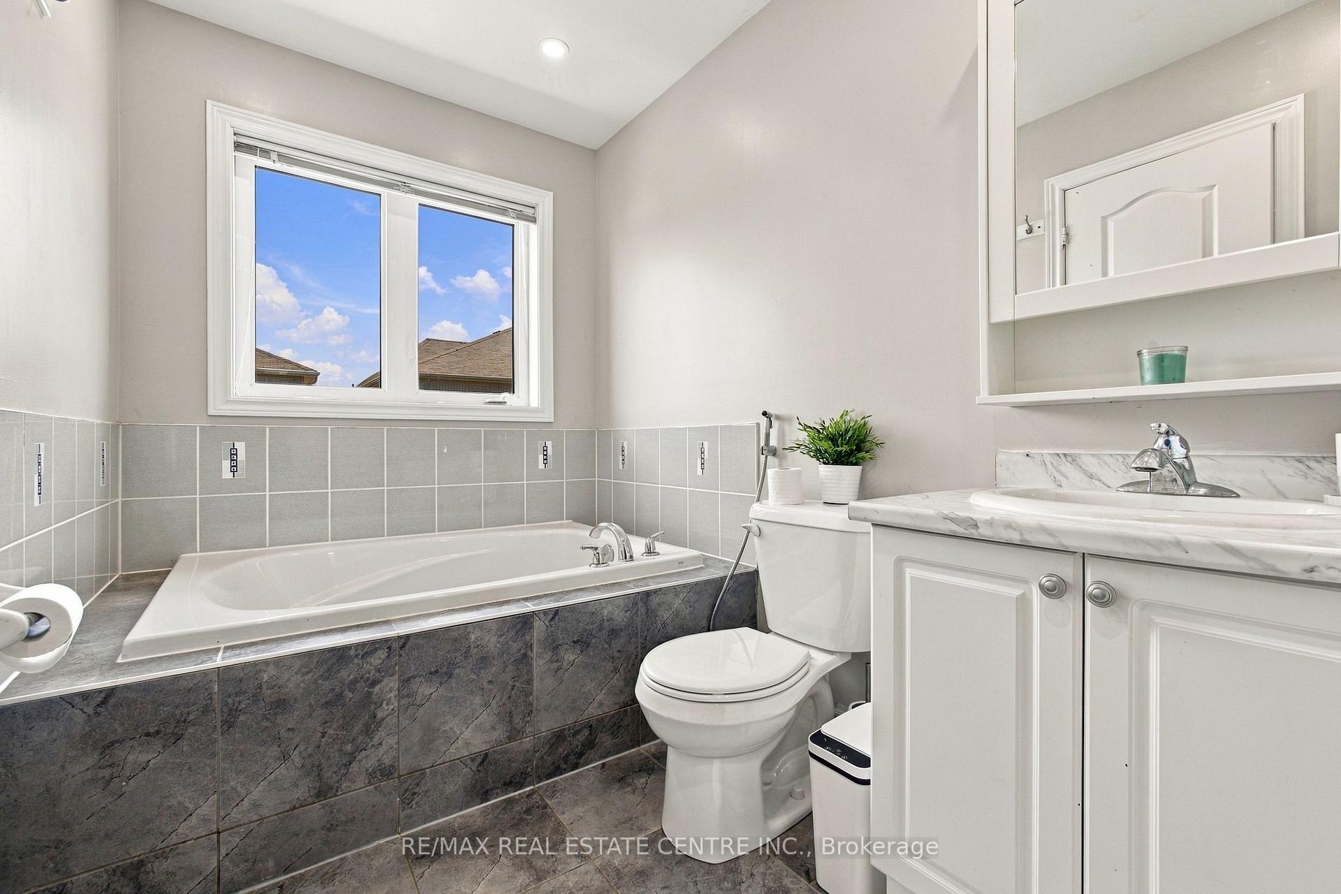 Photo 26 of 28 Banbridge Crescent, Brampton, Credit Valley — HOMEH