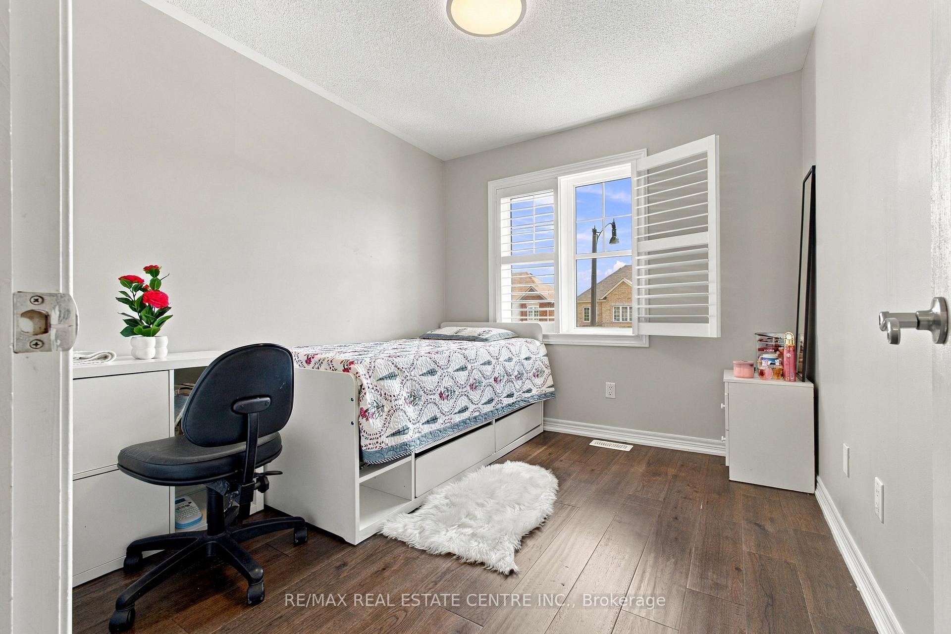 Photo 30 of 28 Banbridge Crescent, Brampton, Credit Valley — HOMEH
