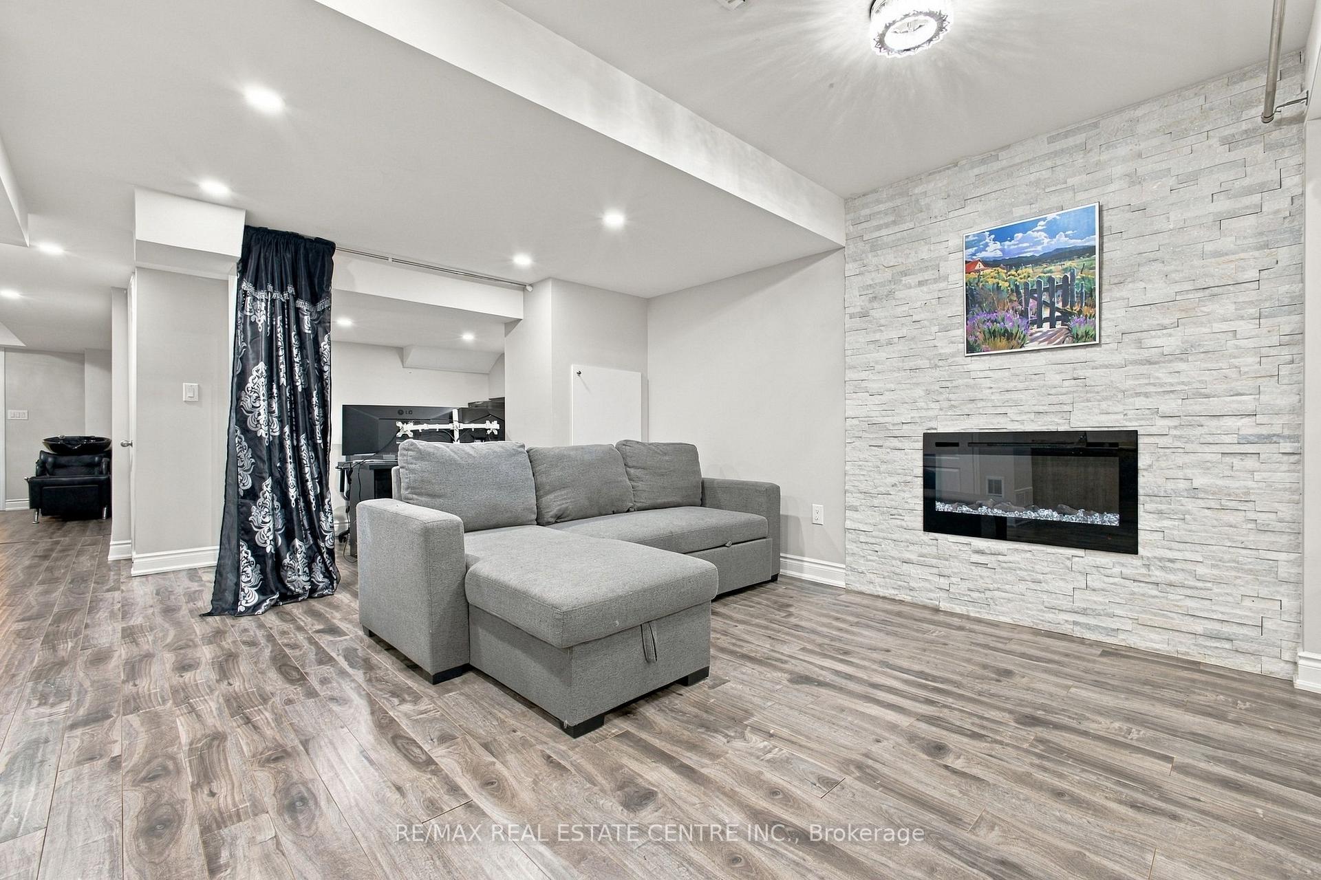 Photo 35 of 28 Banbridge Crescent, Brampton, Credit Valley — HOMEH
