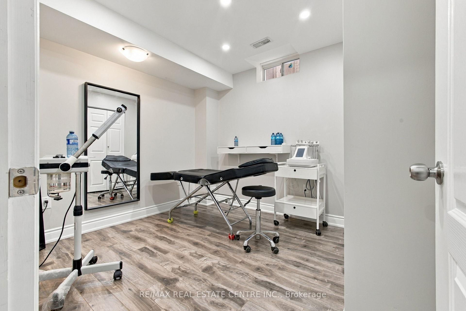 Photo 38 of 28 Banbridge Crescent, Brampton, Credit Valley — HOMEH
