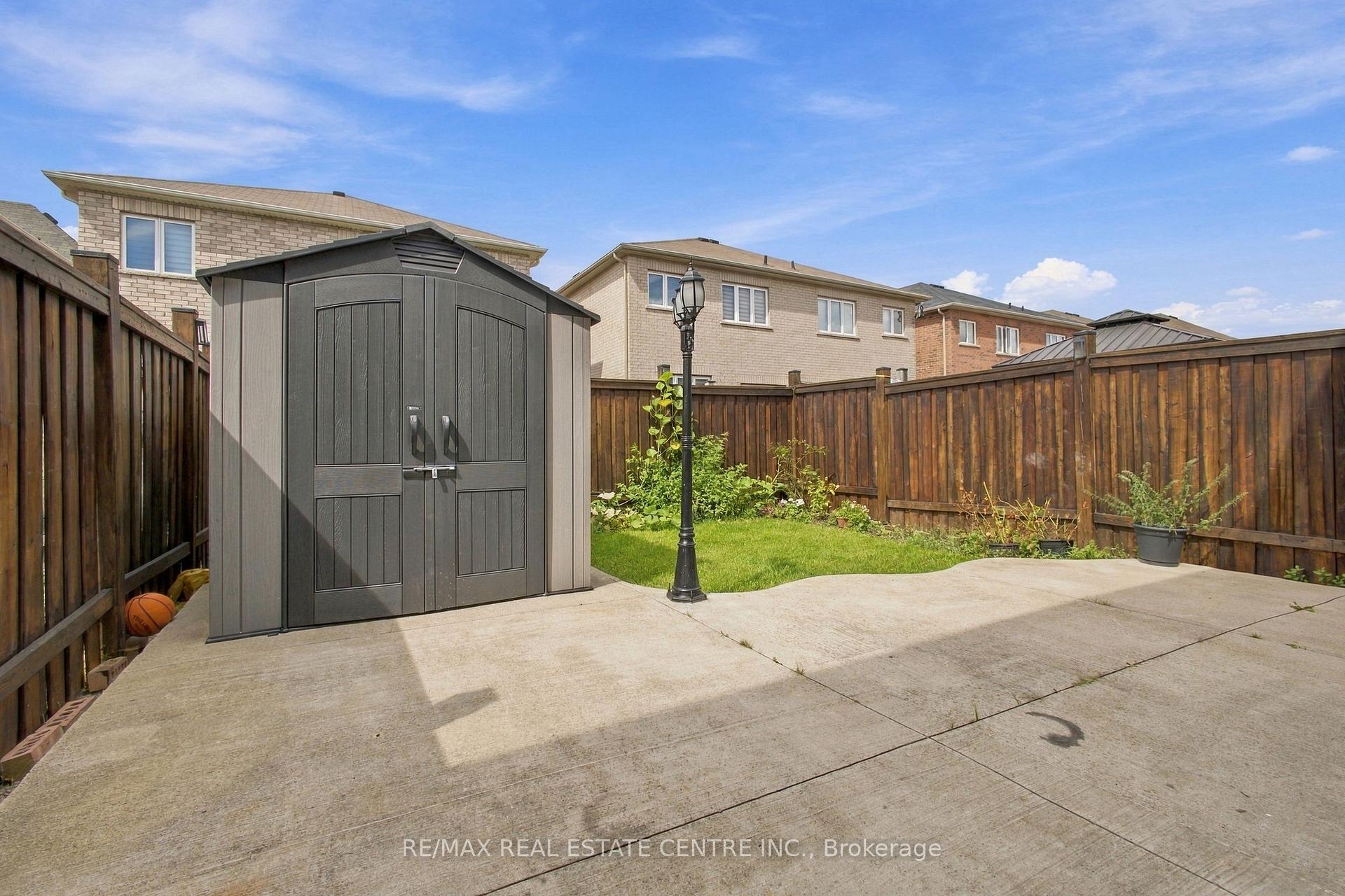 Photo 42 of 28 Banbridge Crescent, Brampton, Credit Valley — HOMEH