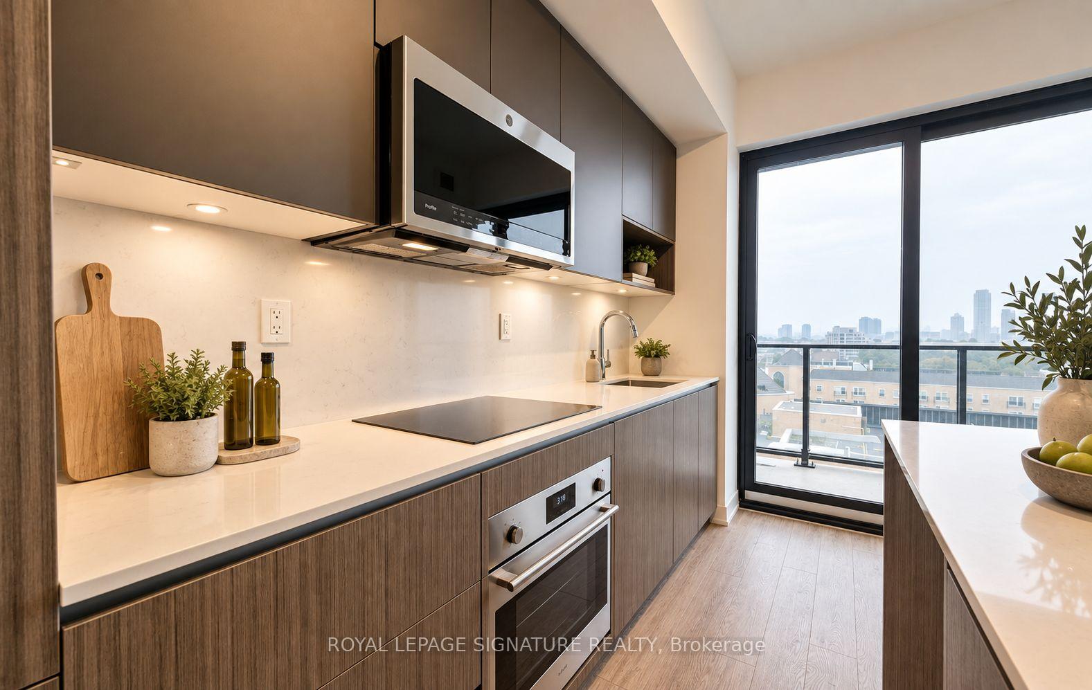 Front of Unit 807, 799 The Queensway