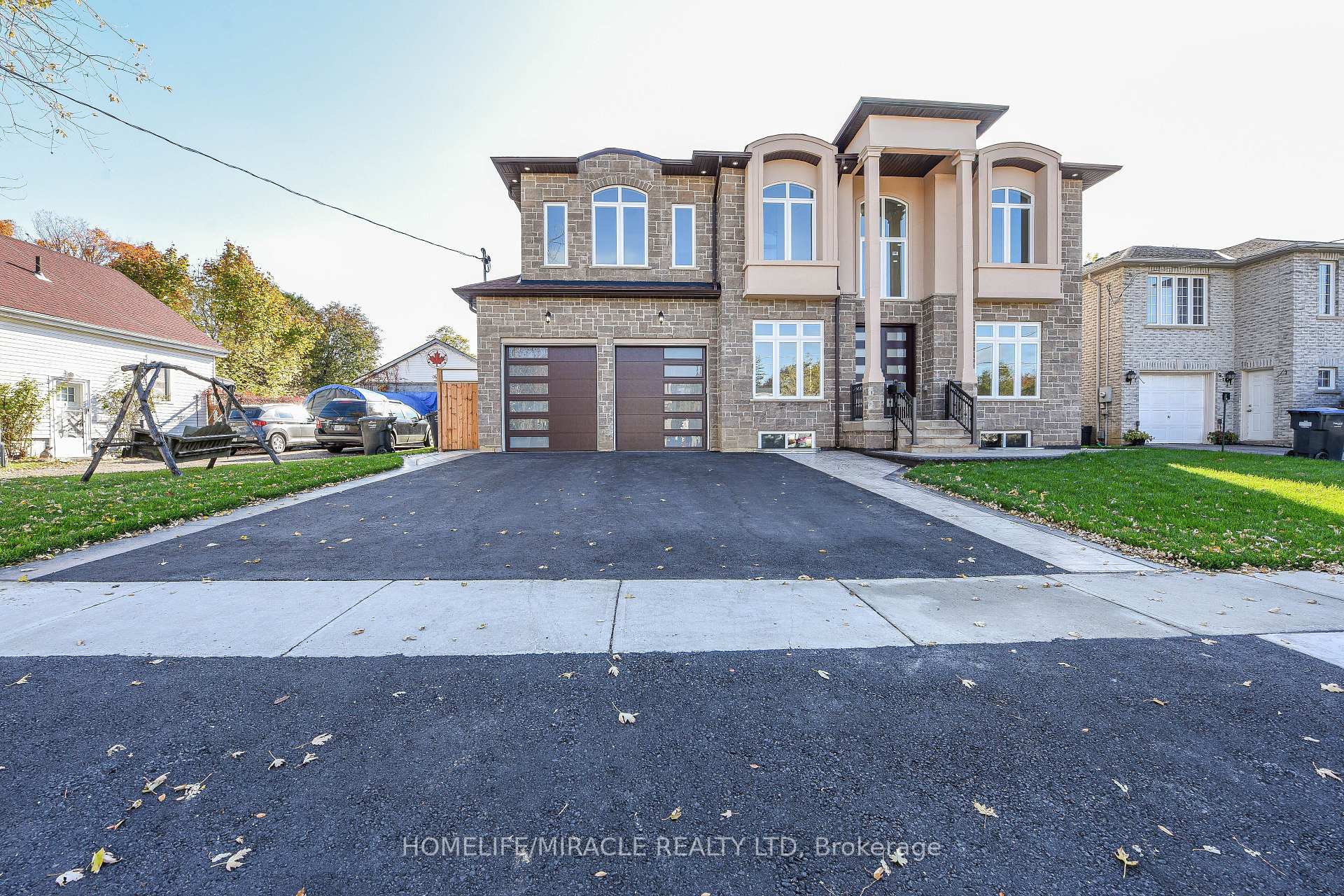 Photo 2 of 11 Hillcrest Avenue, Brampton, Queen Street Corridor — HOMEH