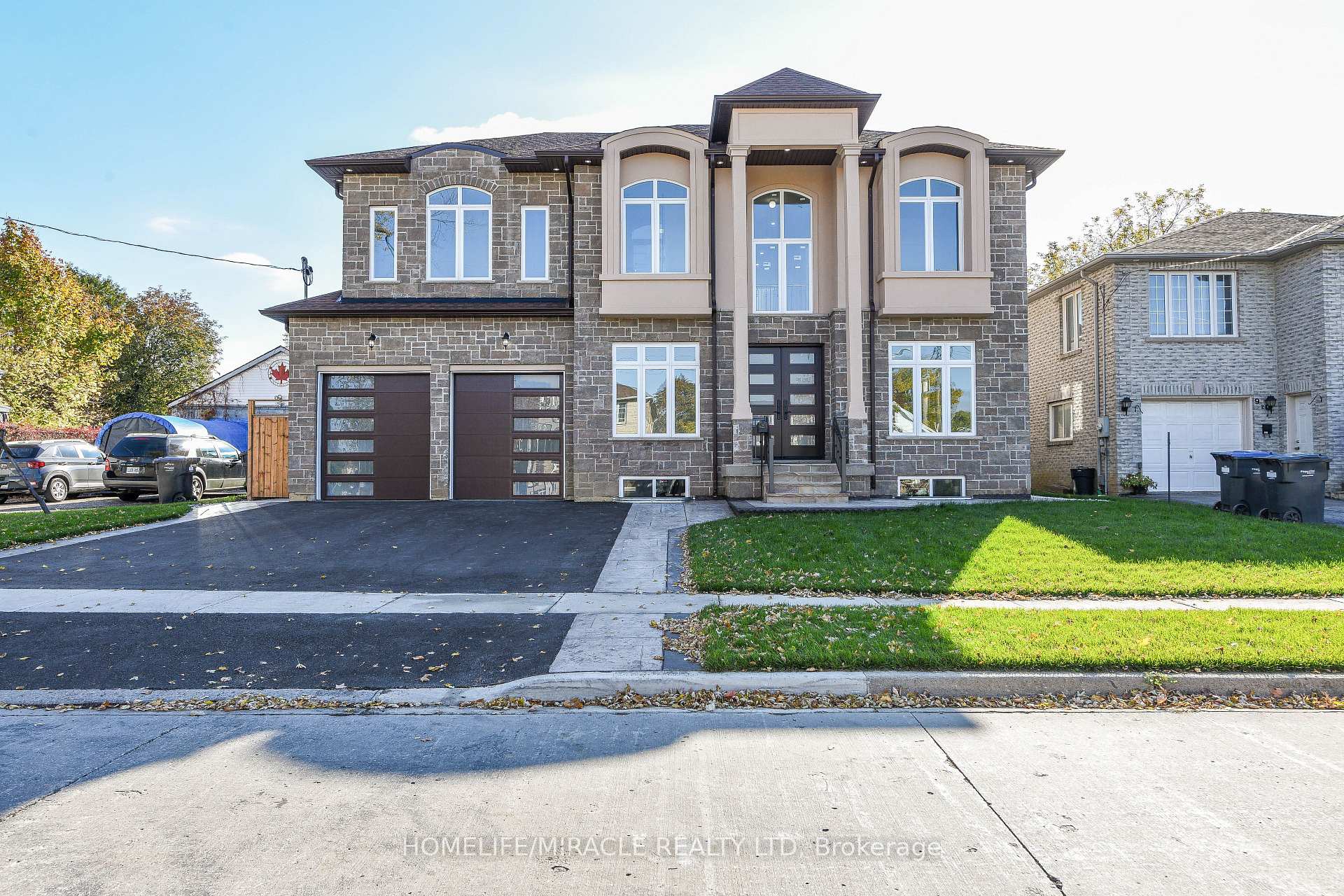 Photo 4 of 11 Hillcrest Avenue, Brampton, Queen Street Corridor — HOMEH