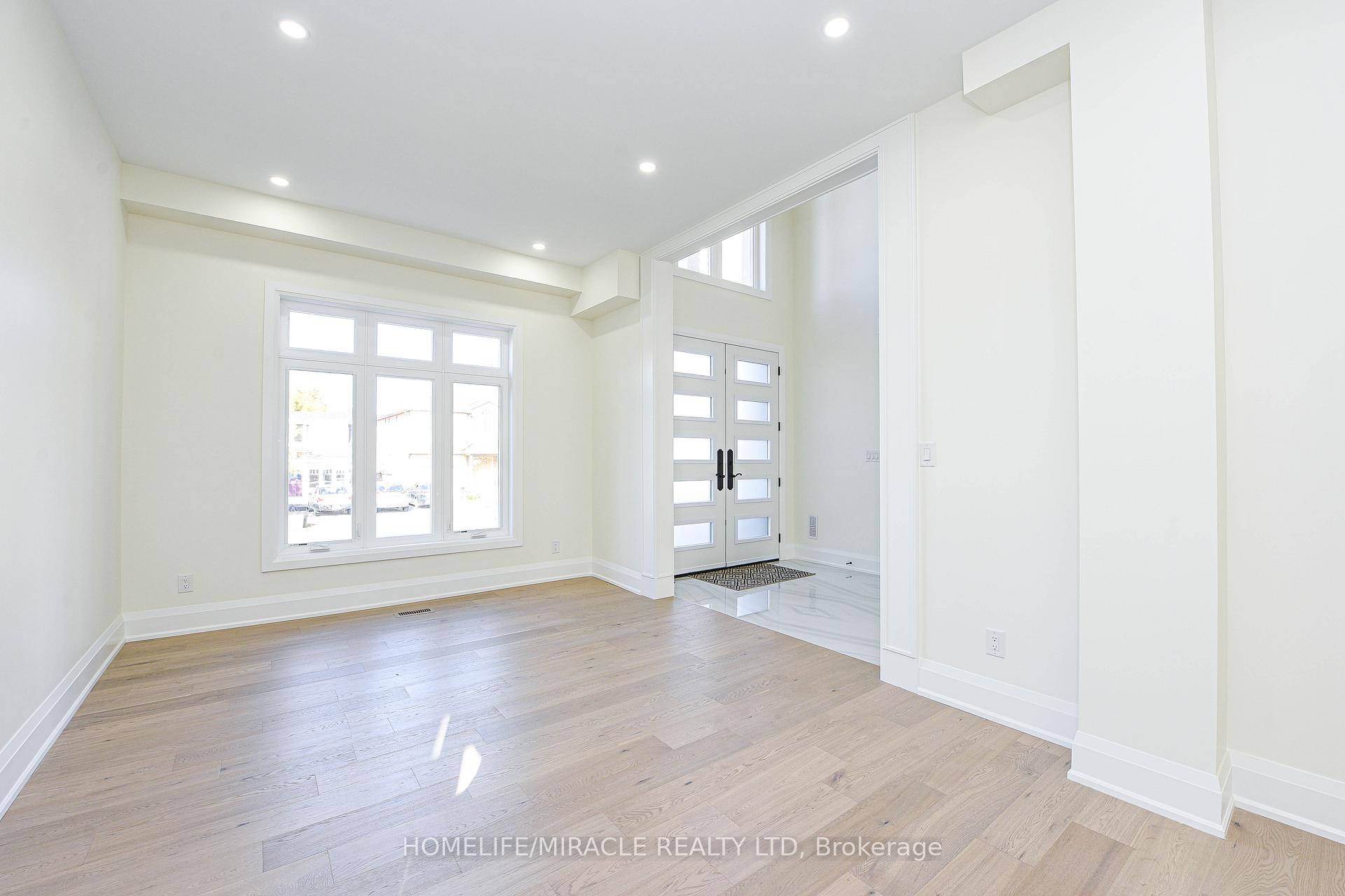 Photo 14 of 11 Hillcrest Avenue, Brampton, Queen Street Corridor — HOMEH