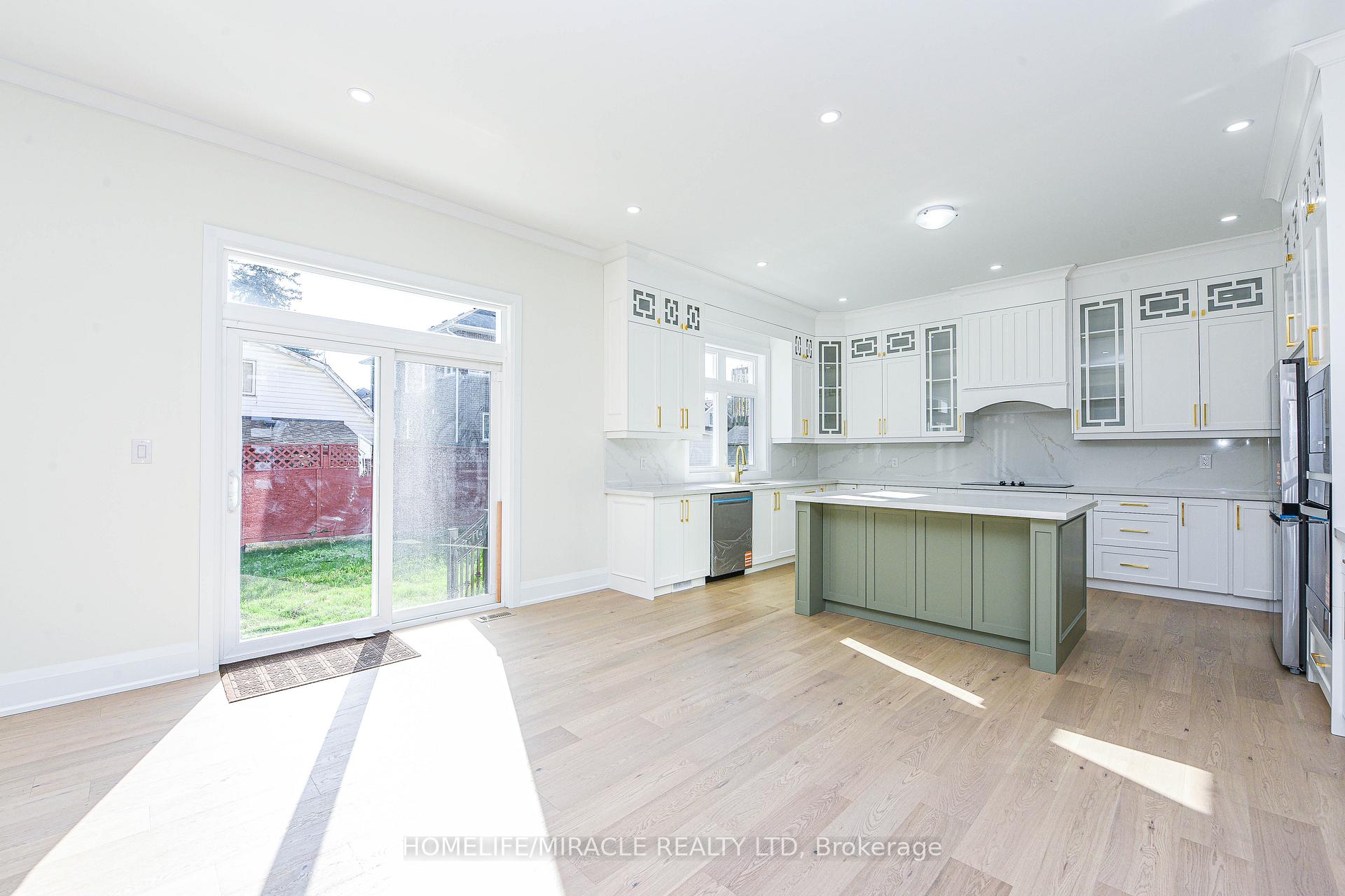 Photo 17 of 11 Hillcrest Avenue, Brampton, Queen Street Corridor — HOMEH