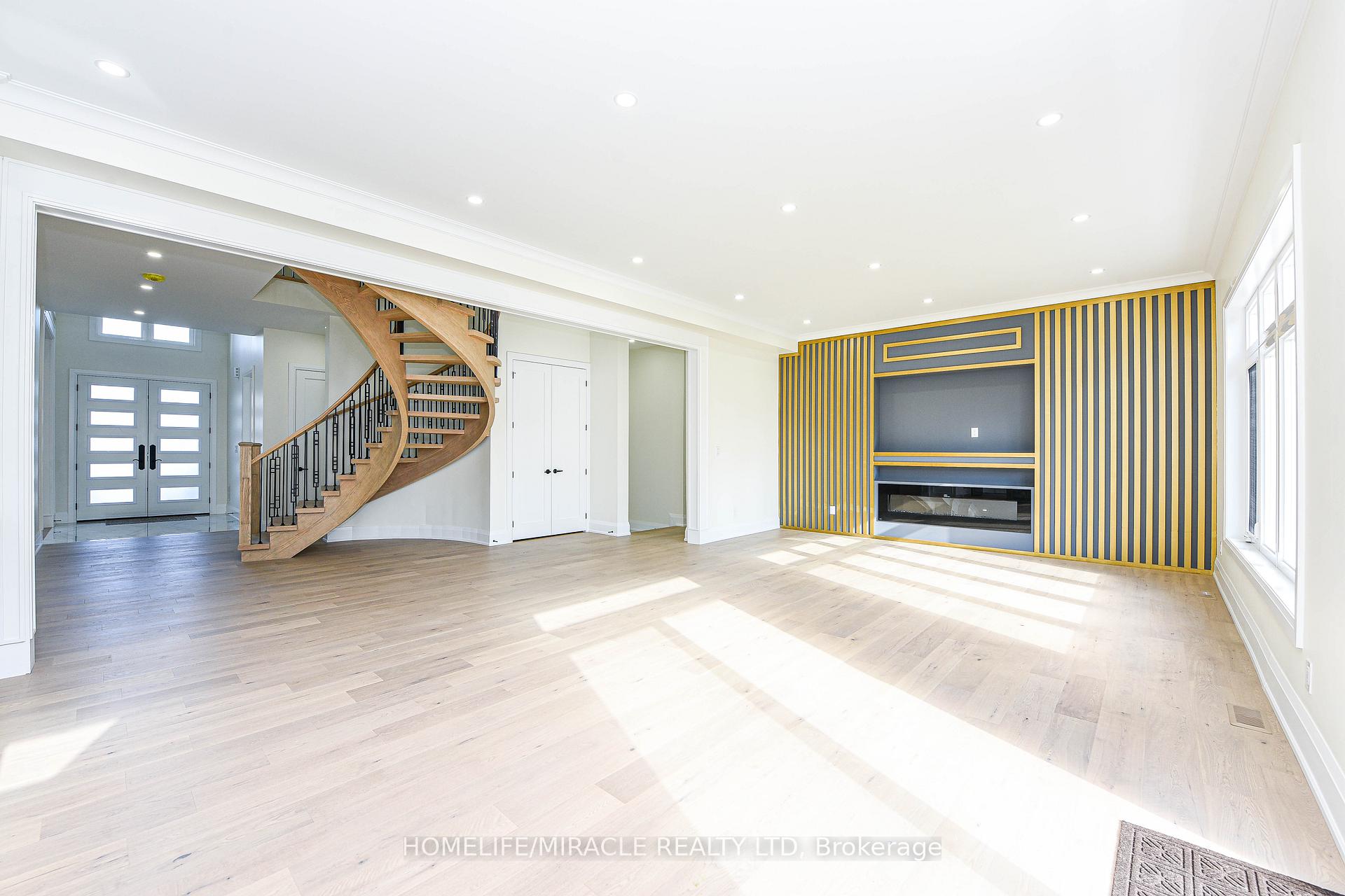 Photo 23 of 11 Hillcrest Avenue, Brampton, Queen Street Corridor — HOMEH
