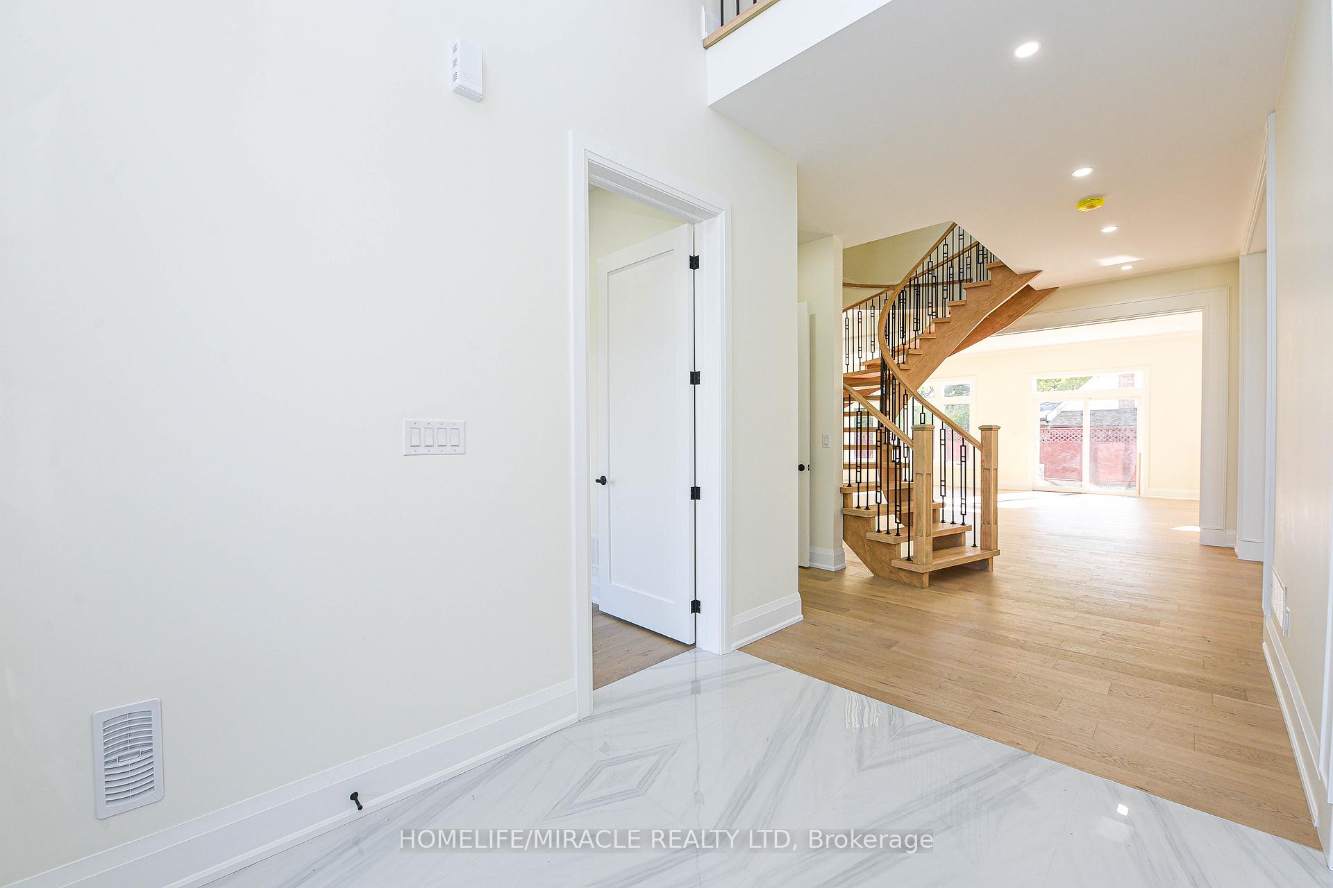 Photo 29 of 11 Hillcrest Avenue, Brampton, Queen Street Corridor — HOMEH