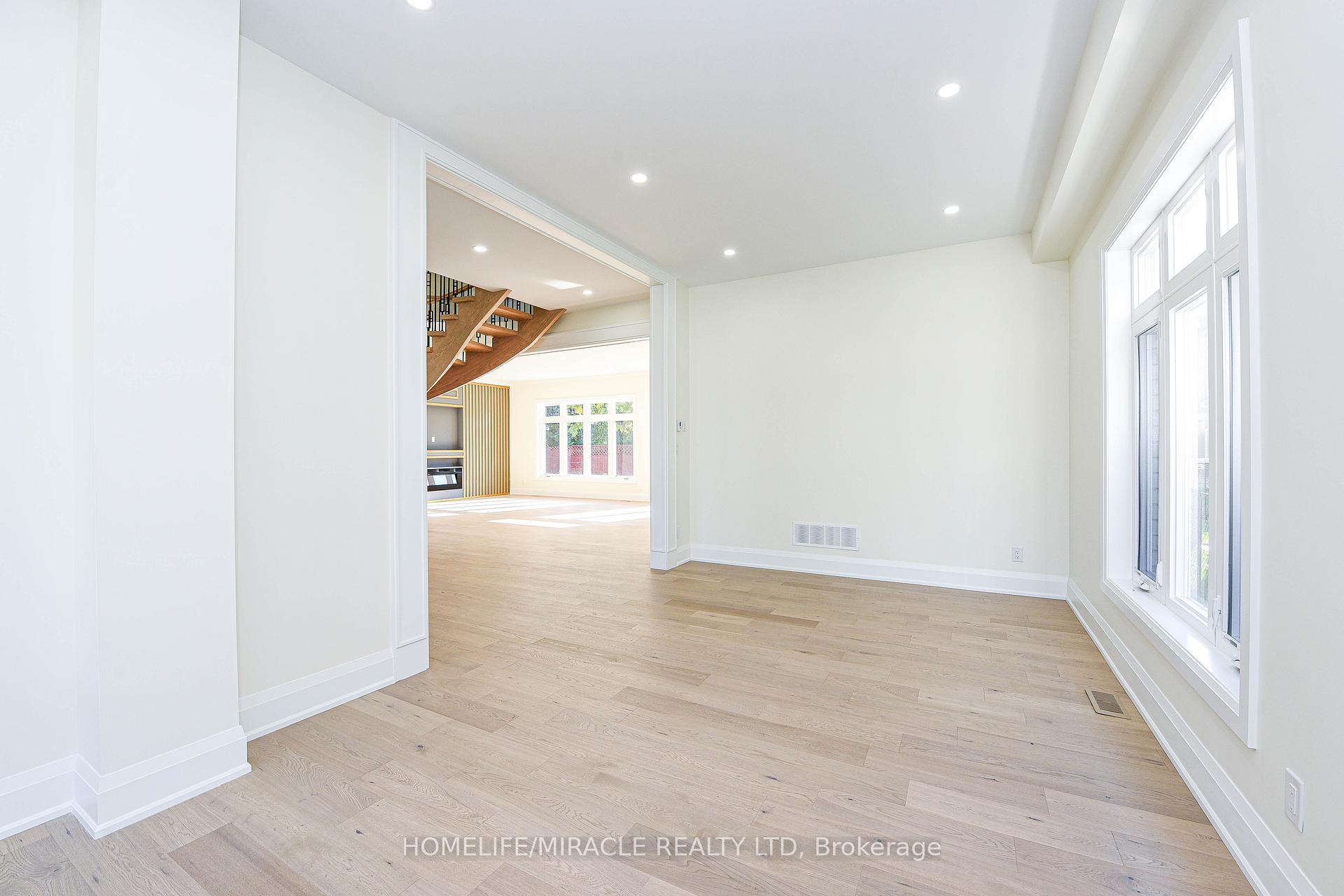 Photo 32 of 11 Hillcrest Avenue, Brampton, Queen Street Corridor — HOMEH