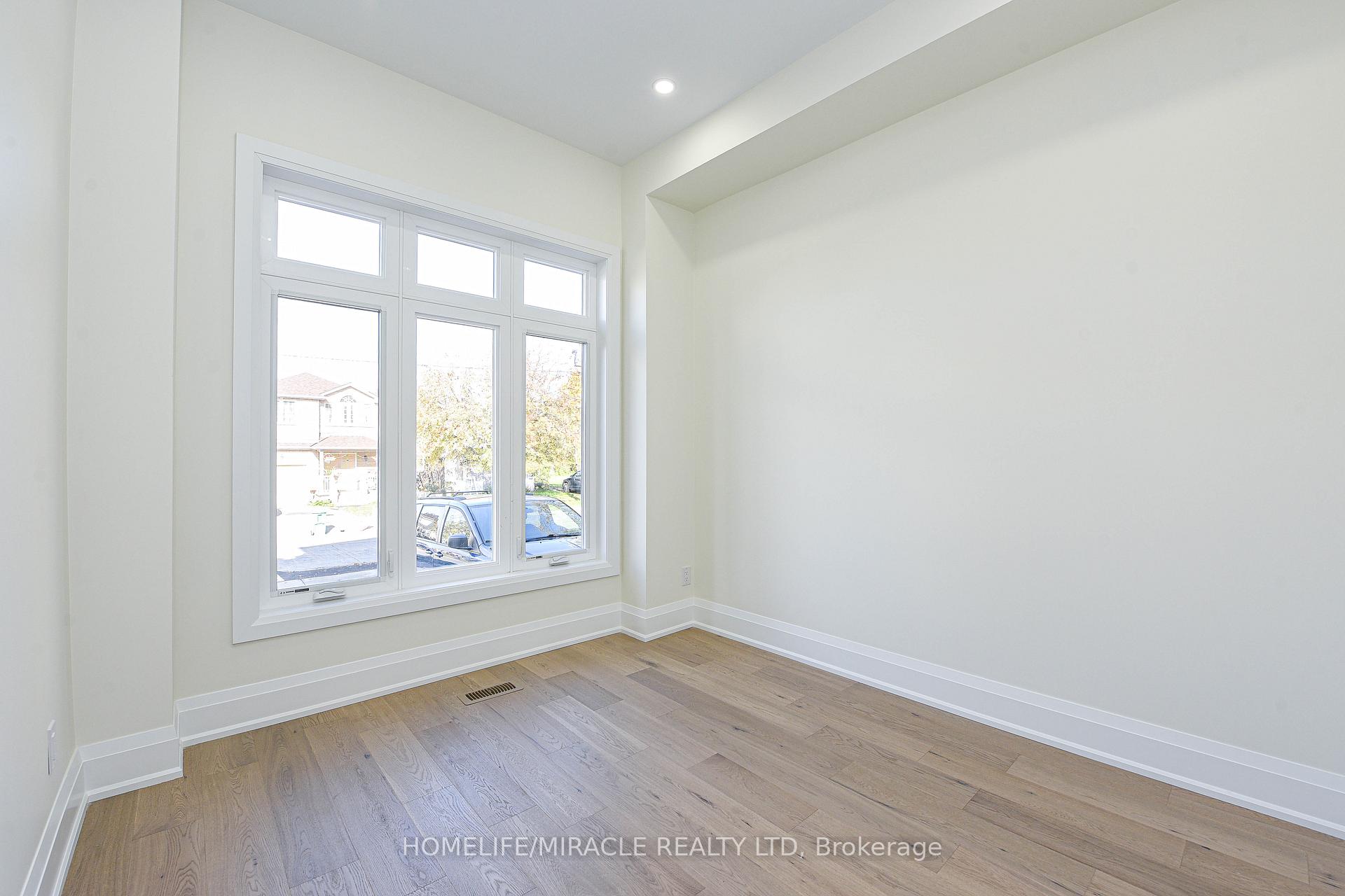 Photo 37 of 11 Hillcrest Avenue, Brampton, Queen Street Corridor — HOMEH
