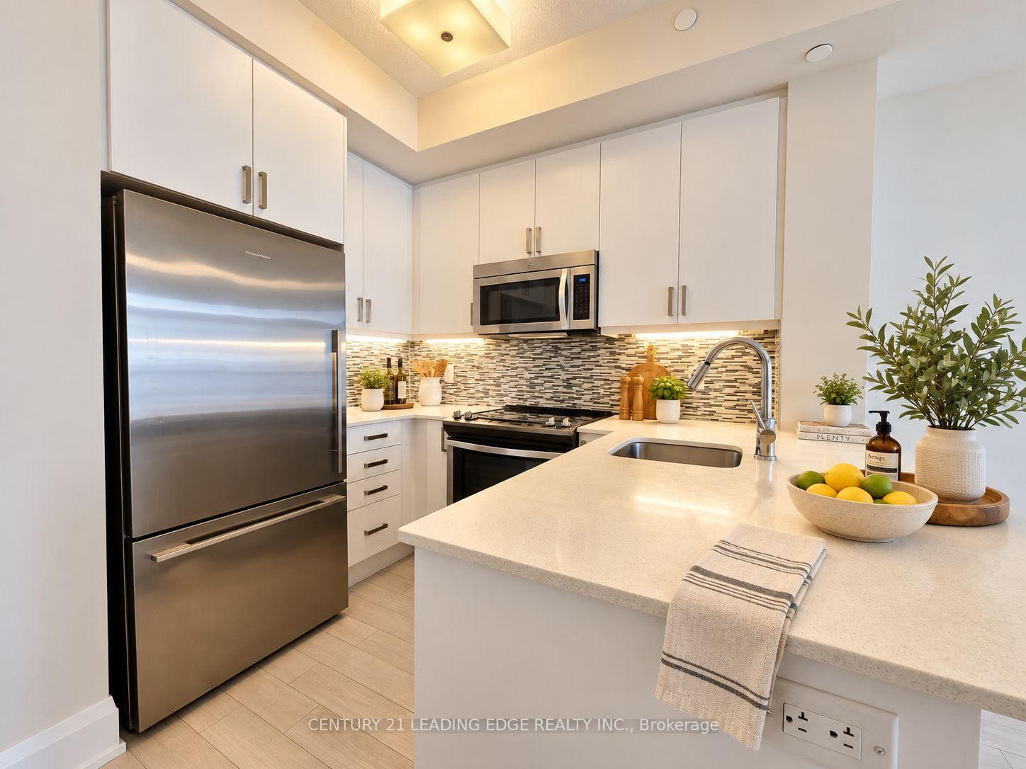 Photo 3 of Unit 505, 2 Old Mill Drive, Toronto, High Park-Swansea — HOMEH