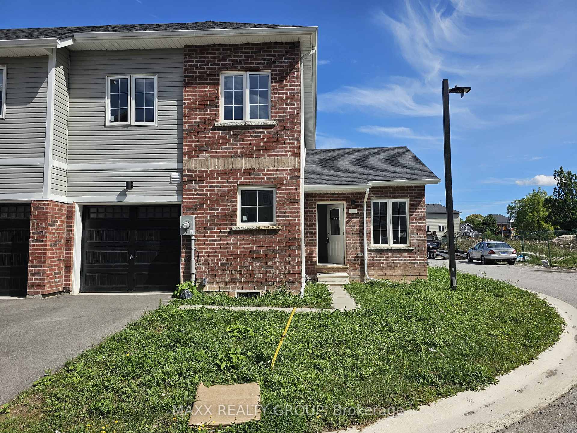 Photo 2 of Unit 36, 122 Highriver Trail, Welland, Broadway — HOMEH