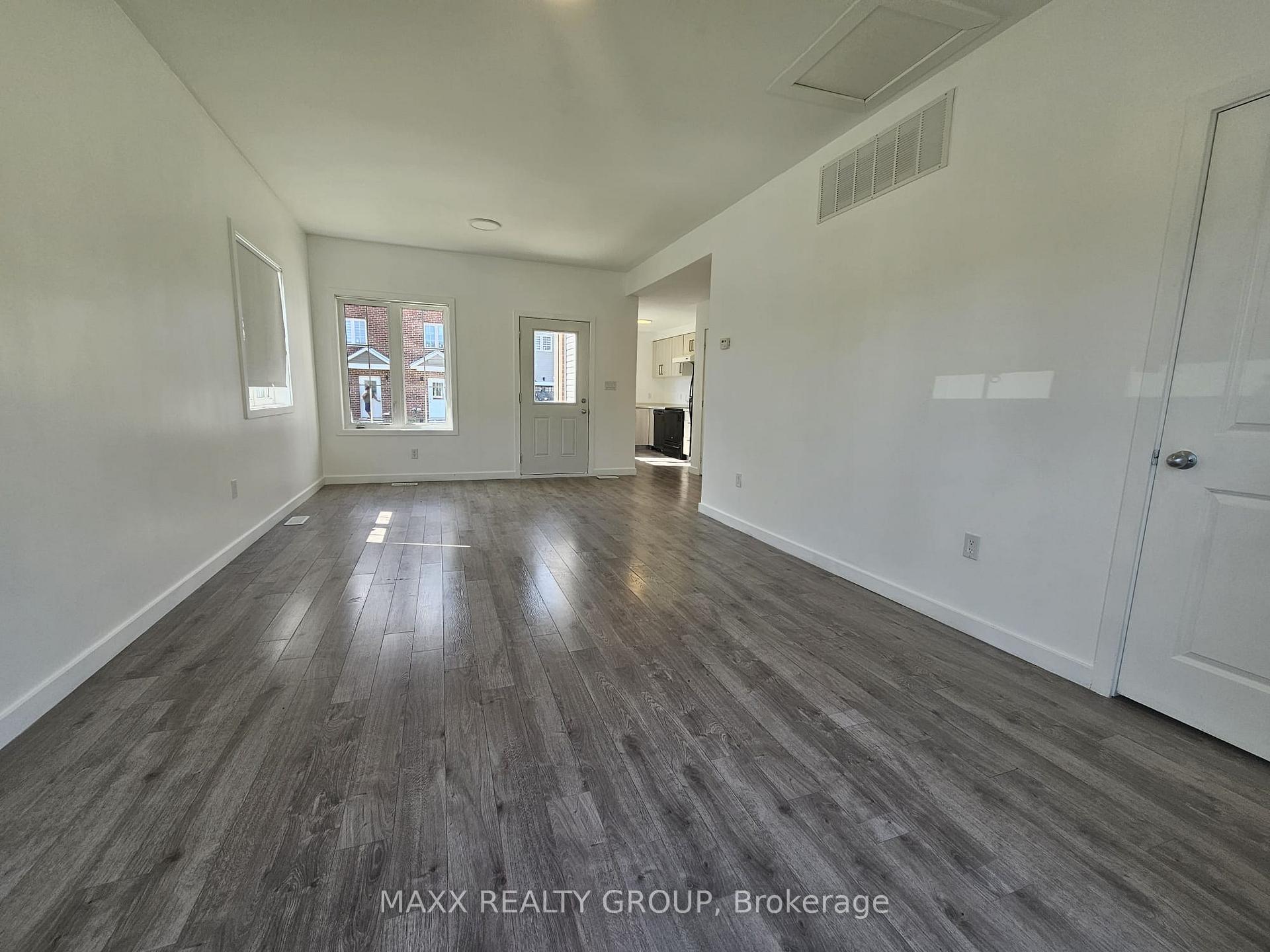 Photo 3 of Unit 36, 122 Highriver Trail, Welland, Broadway — HOMEH