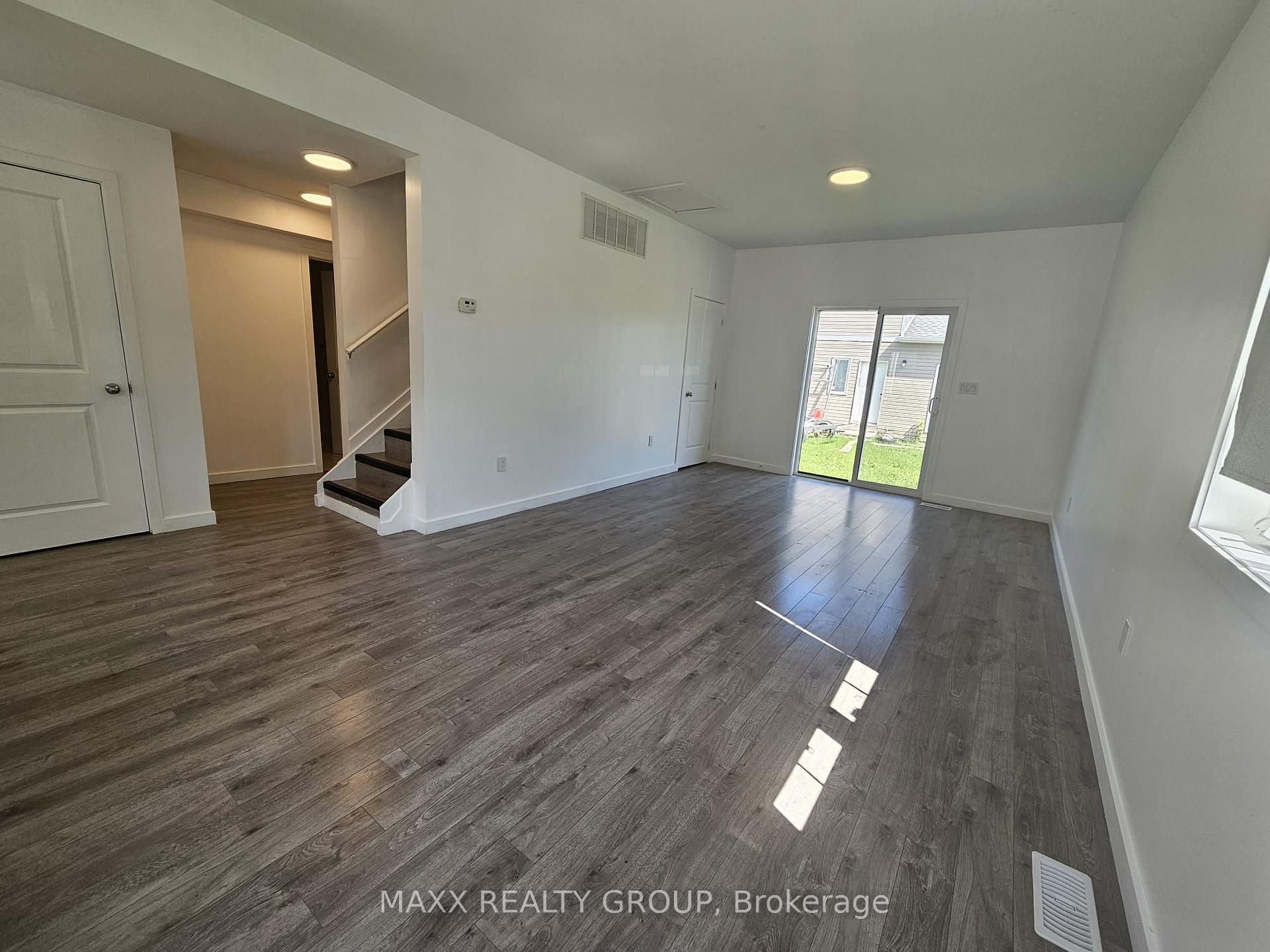 Photo 8 of Unit 36, 122 Highriver Trail, Welland, Broadway — HOMEH