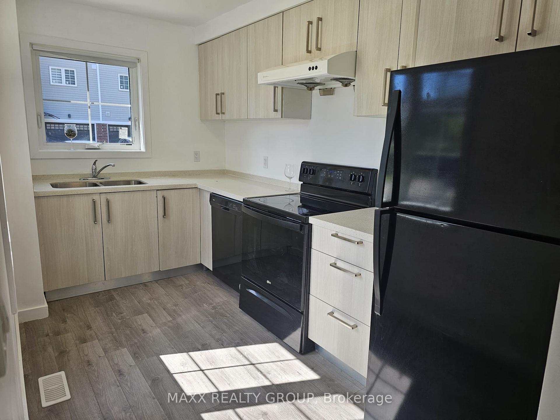 Photo 11 of Unit 36, 122 Highriver Trail, Welland, Broadway — HOMEH