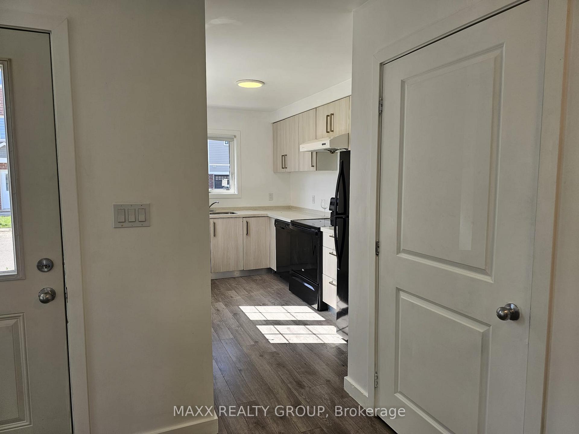 Photo 12 of Unit 36, 122 Highriver Trail, Welland, Broadway — HOMEH
