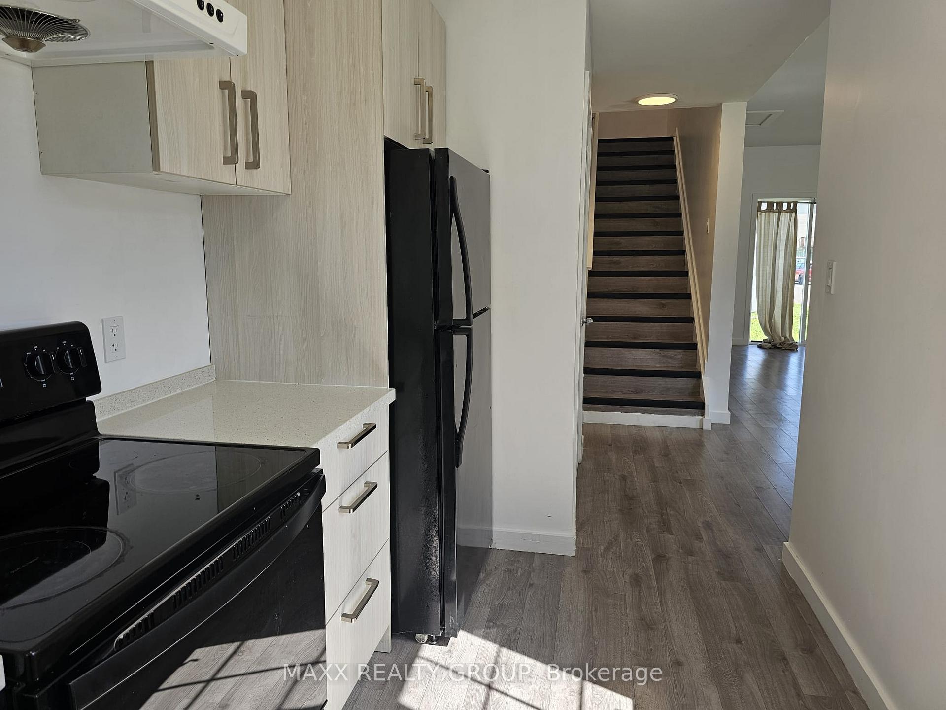 Photo 13 of Unit 36, 122 Highriver Trail, Welland, Broadway — HOMEH