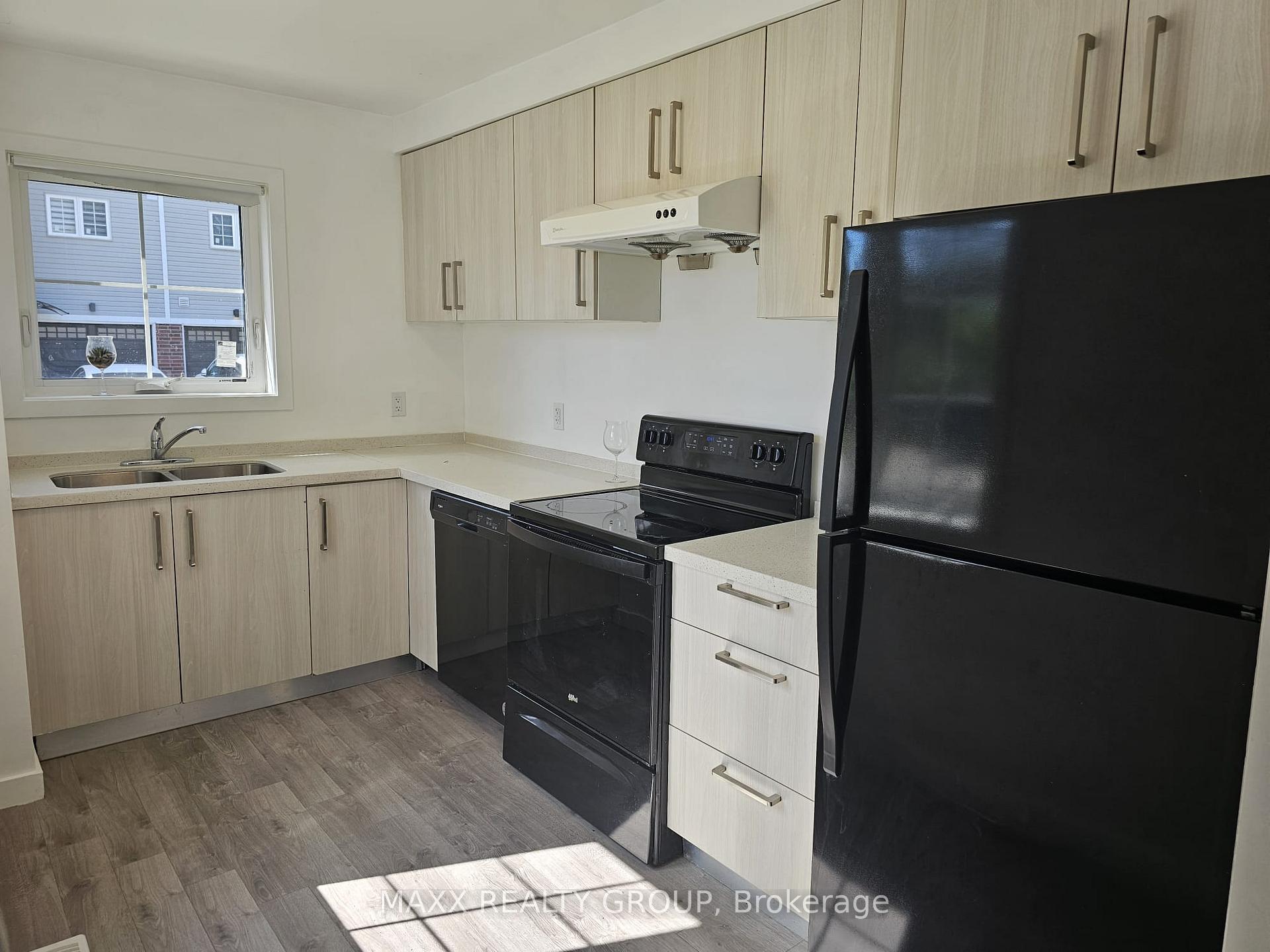 Photo 14 of Unit 36, 122 Highriver Trail, Welland, Broadway — HOMEH